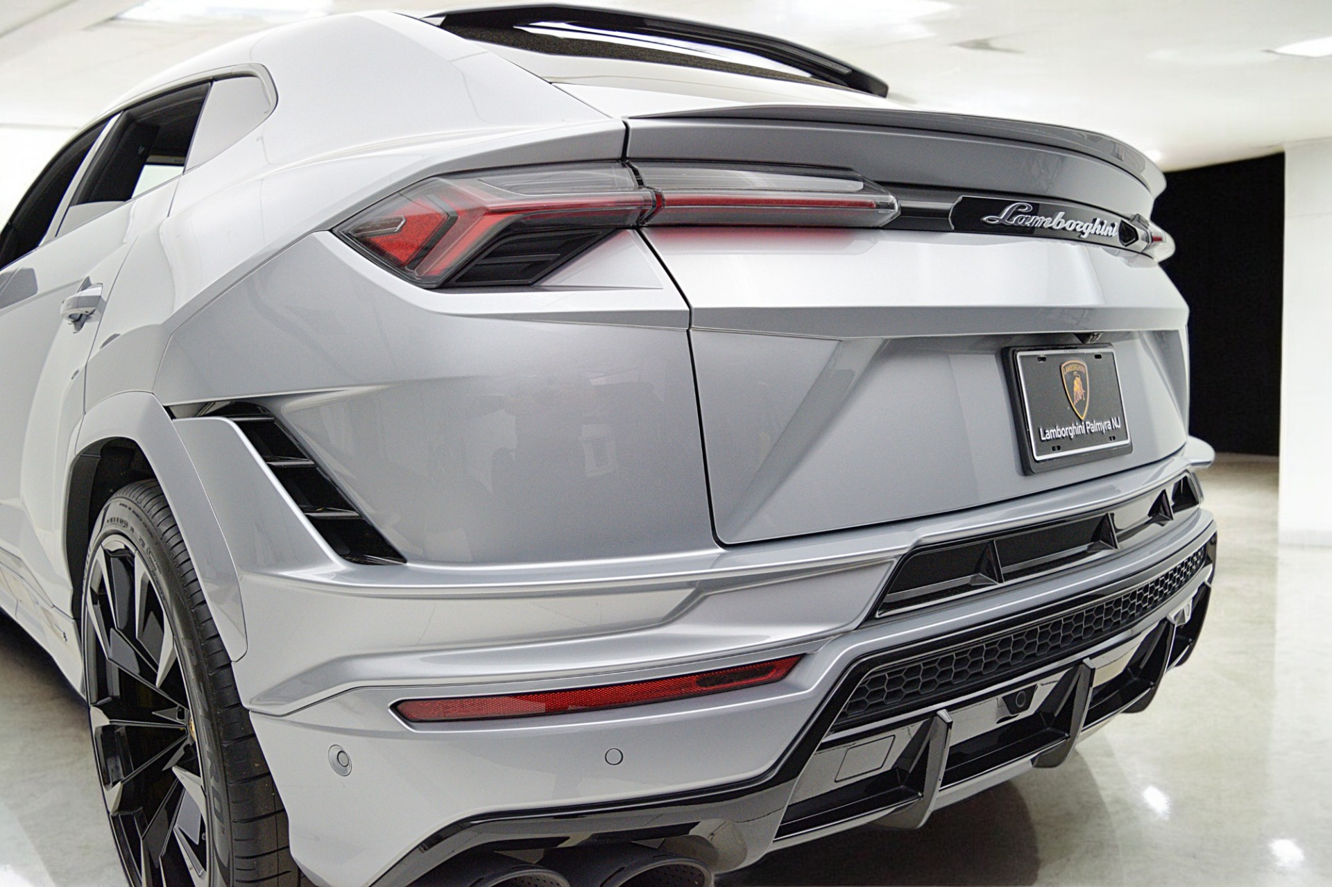 2023 Lamborghini Urus S - Photo 14
