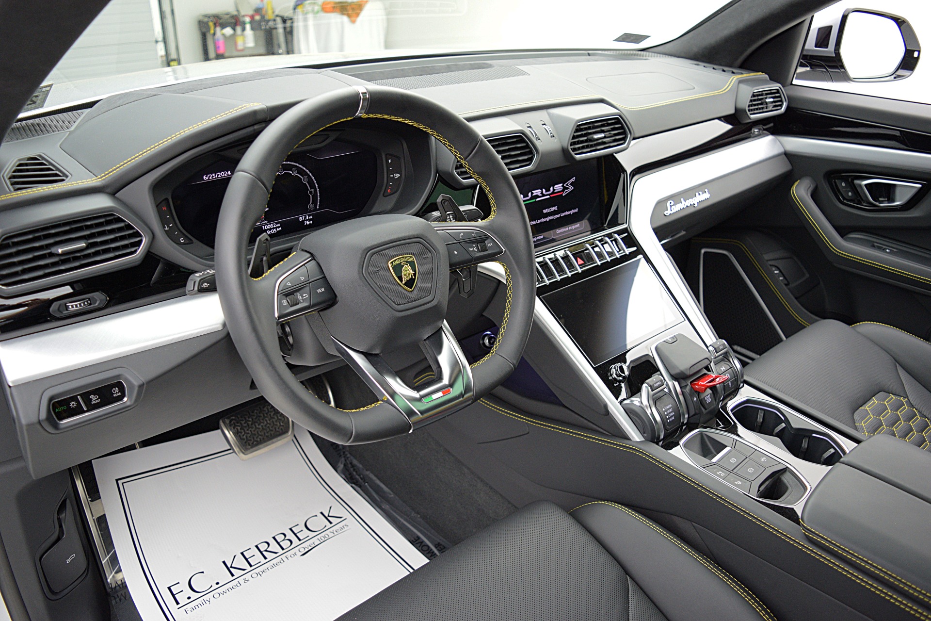 2023 Lamborghini Urus S - Photo 21