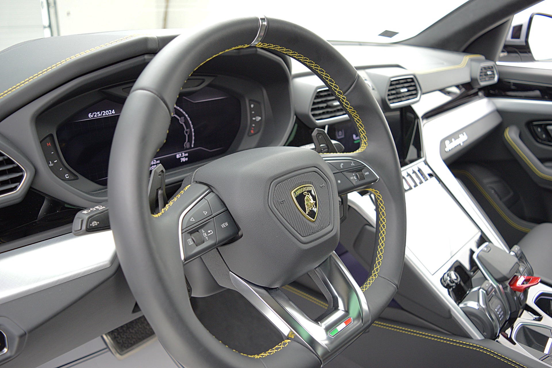 2023 Lamborghini Urus S - Photo 22