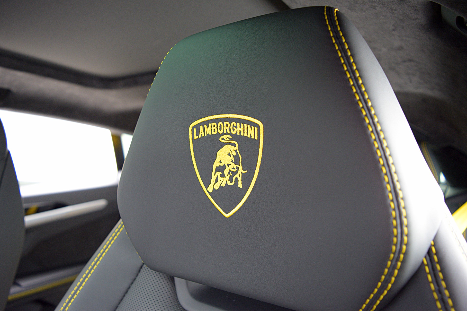 2023 Lamborghini Urus S - Photo 25