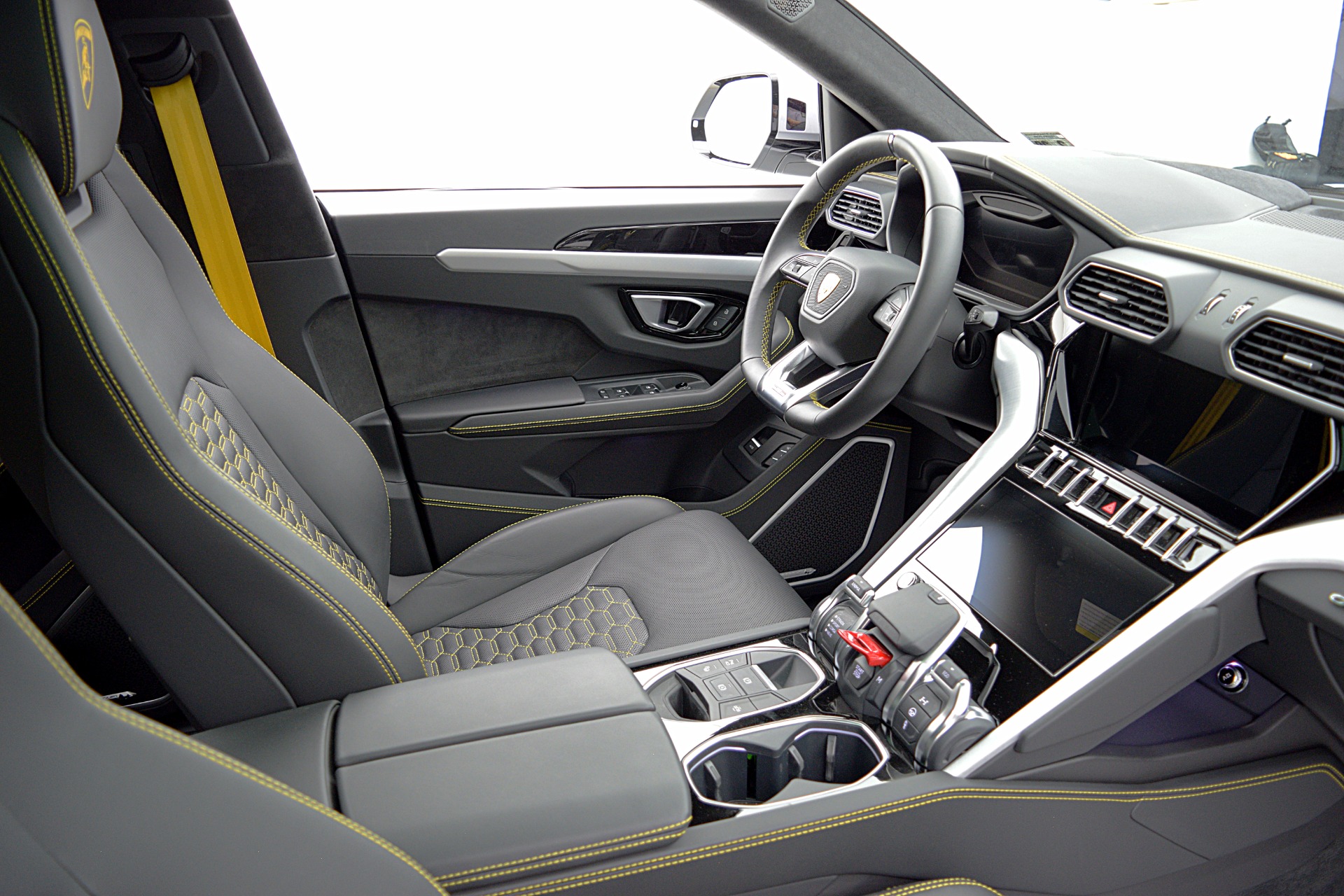 2023 Lamborghini Urus S - Photo 29
