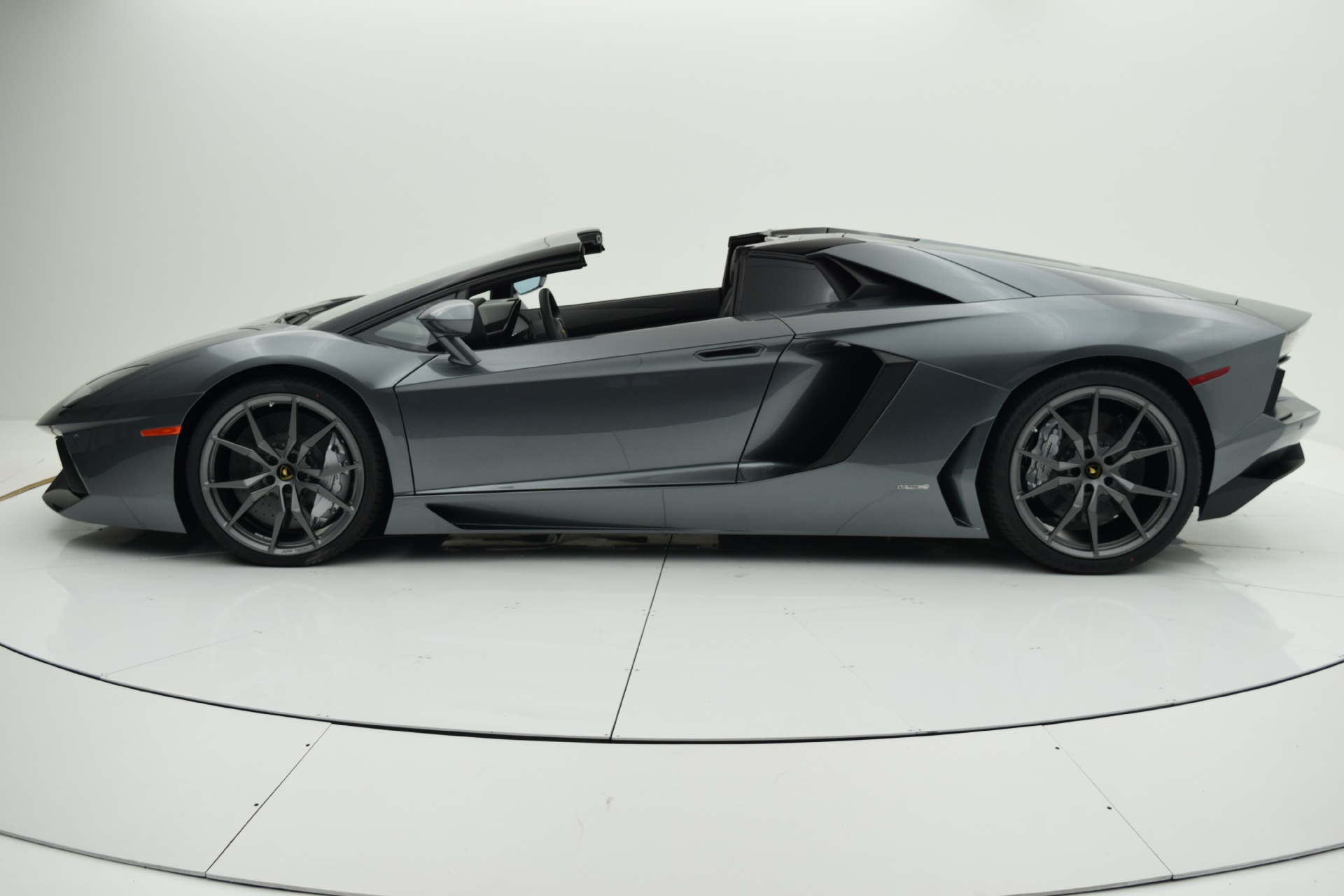 New 2015 Lamborghini Aventador LP 700-4 Roadster for sale Sold at F.C. Kerbeck Lamborghini Palmyra N.J. in Palmyra NJ 08065 2