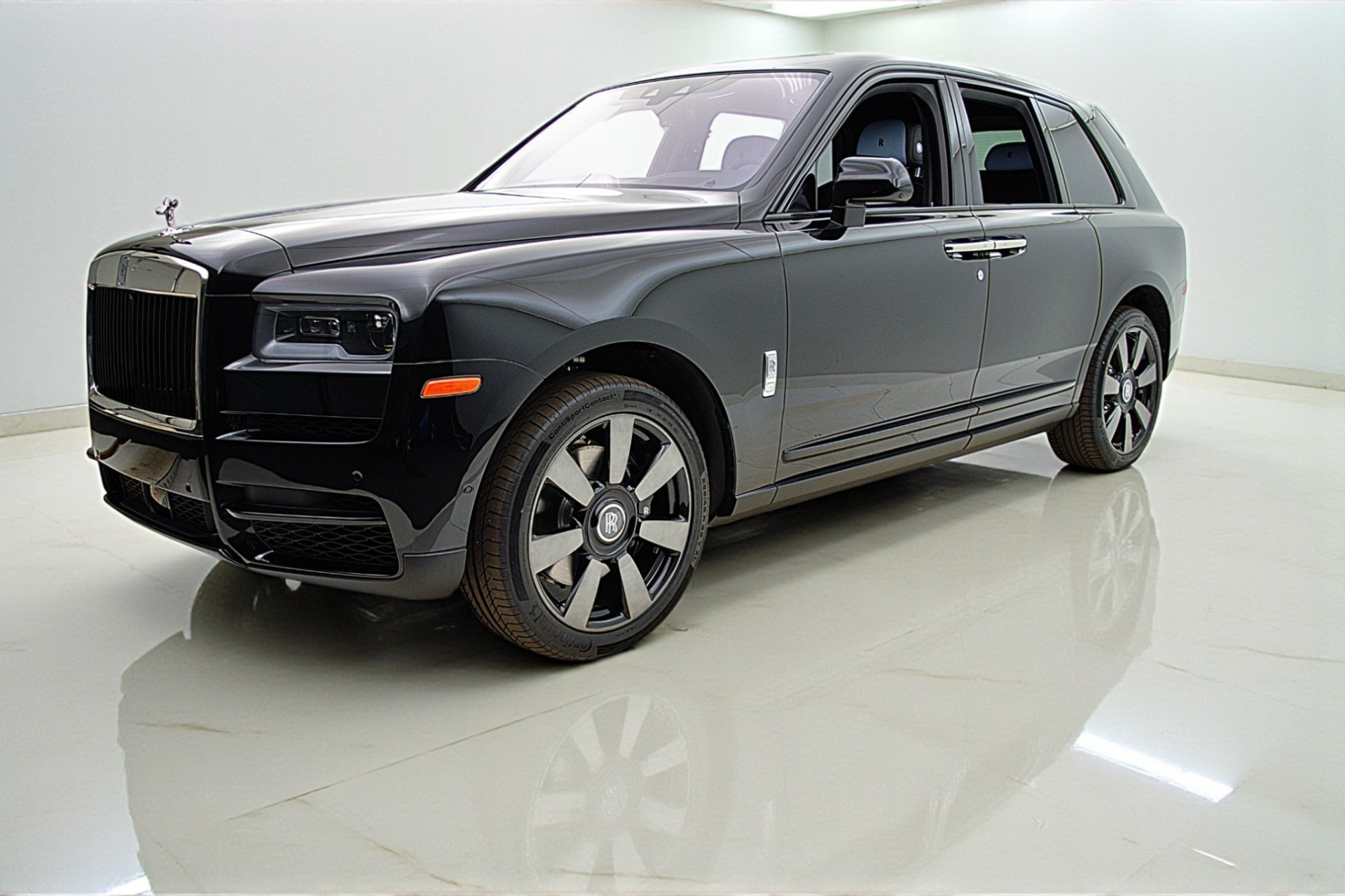 Used 2023 Rolls-Royce  Cullinan for sale $309,000 at F.C. Kerbeck Lamborghini Palmyra N.J. in Palmyra NJ 08065 2
