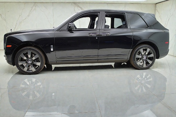 Used 2023 Rolls-Royce  Cullinan for sale $309,000 at F.C. Kerbeck Lamborghini Palmyra N.J. in Palmyra NJ 08065 3