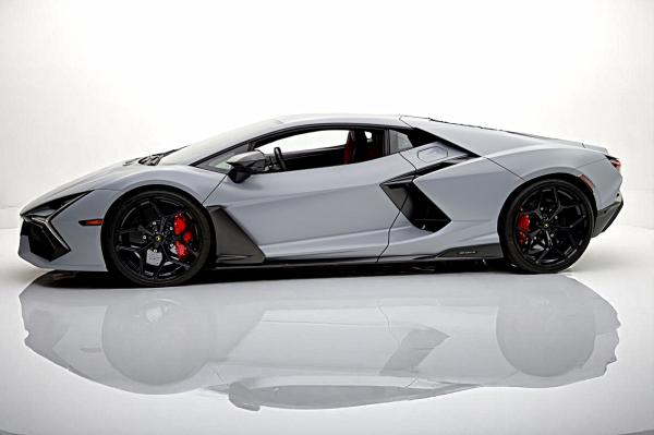 Used 2024 Lamborghini Revuelto for sale $741,000 at F.C. Kerbeck Lamborghini Palmyra N.J. in Palmyra NJ 08065 4