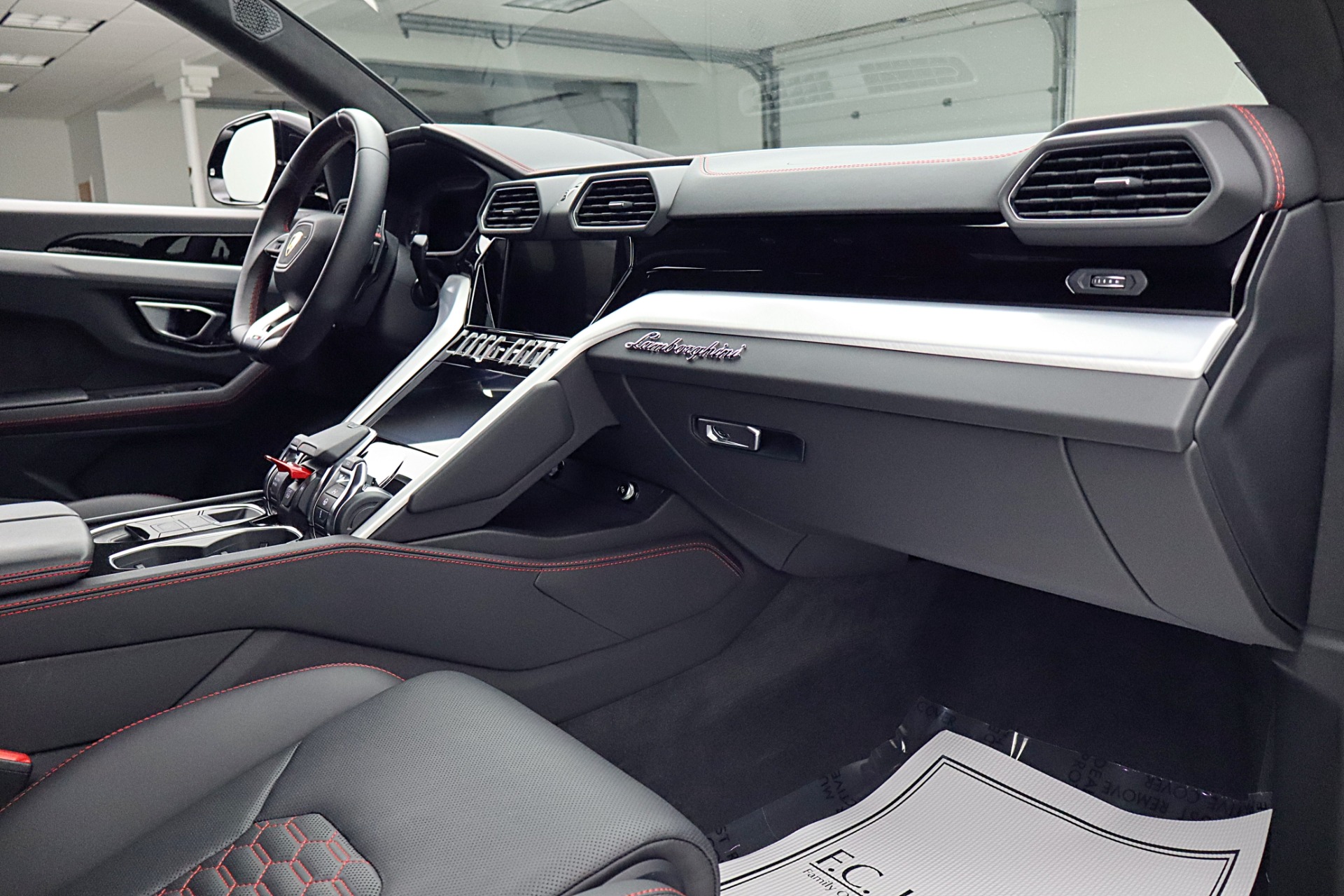 2024 Lamborghini Urus S - Photo 34