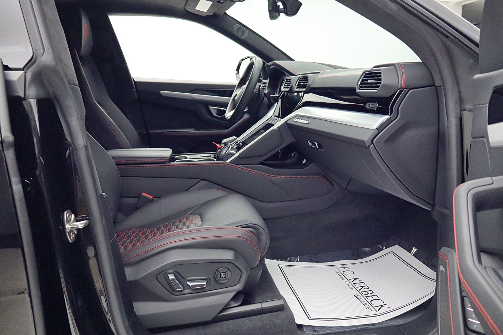 2024 Lamborghini Urus S - Photo 39