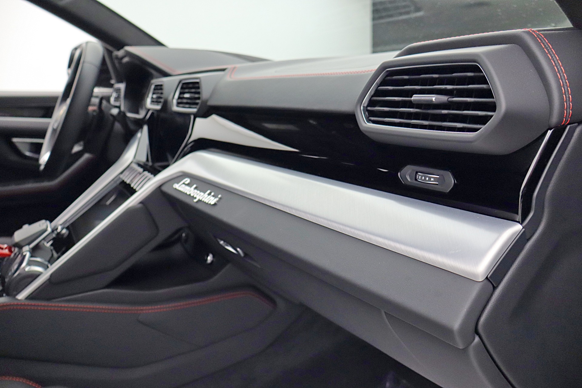 2024 Lamborghini Urus S - Photo 40