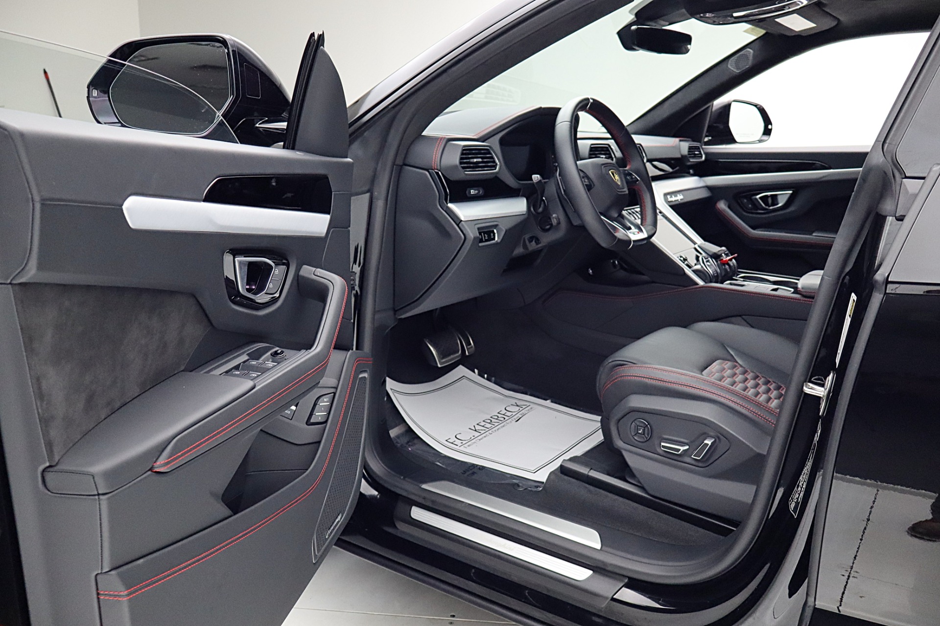 2024 Lamborghini Urus S - Photo 48