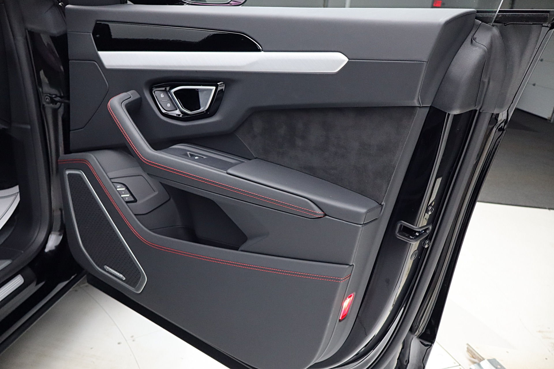 2024 Lamborghini Urus S - Photo 51