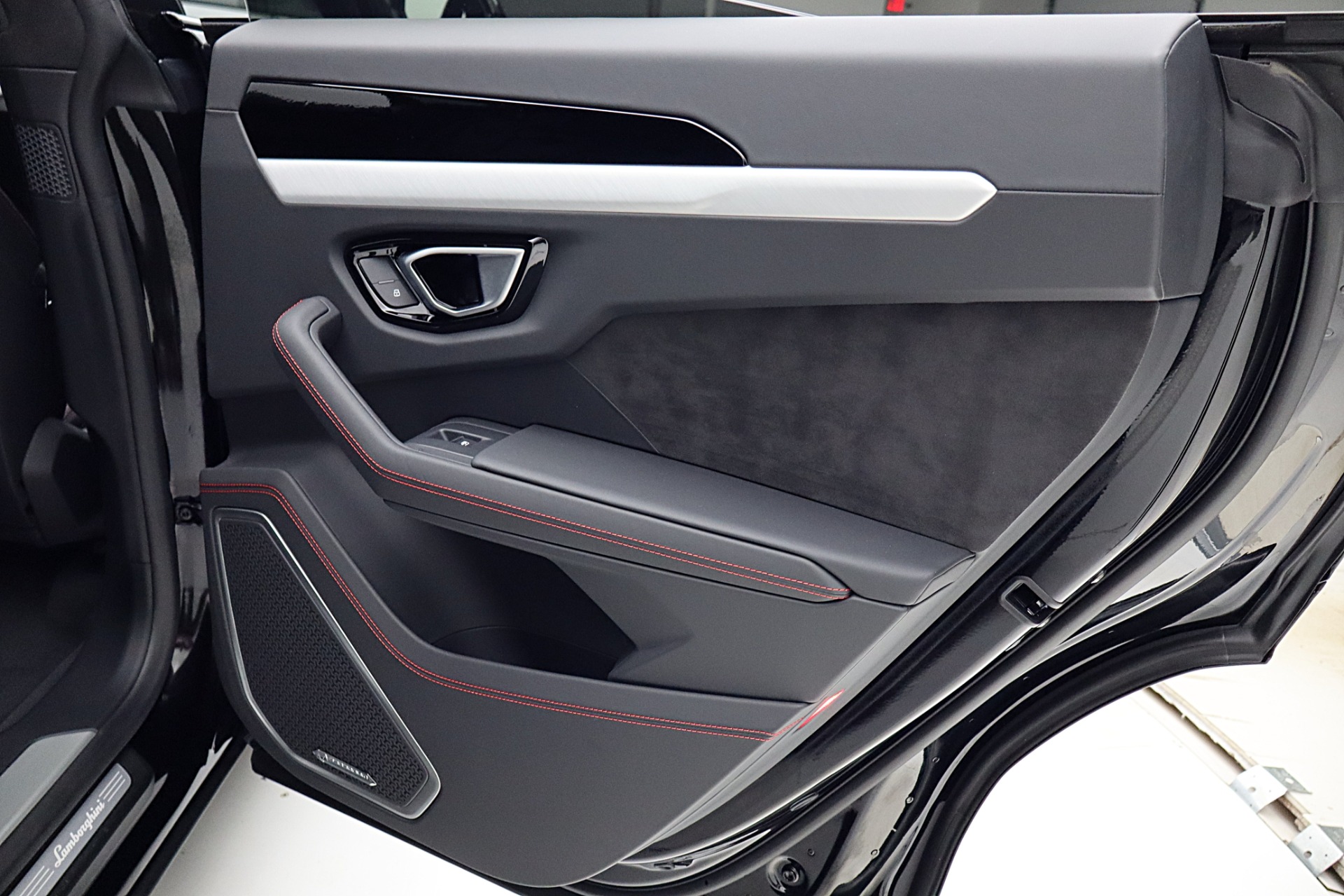 2024 Lamborghini Urus S - Photo 52