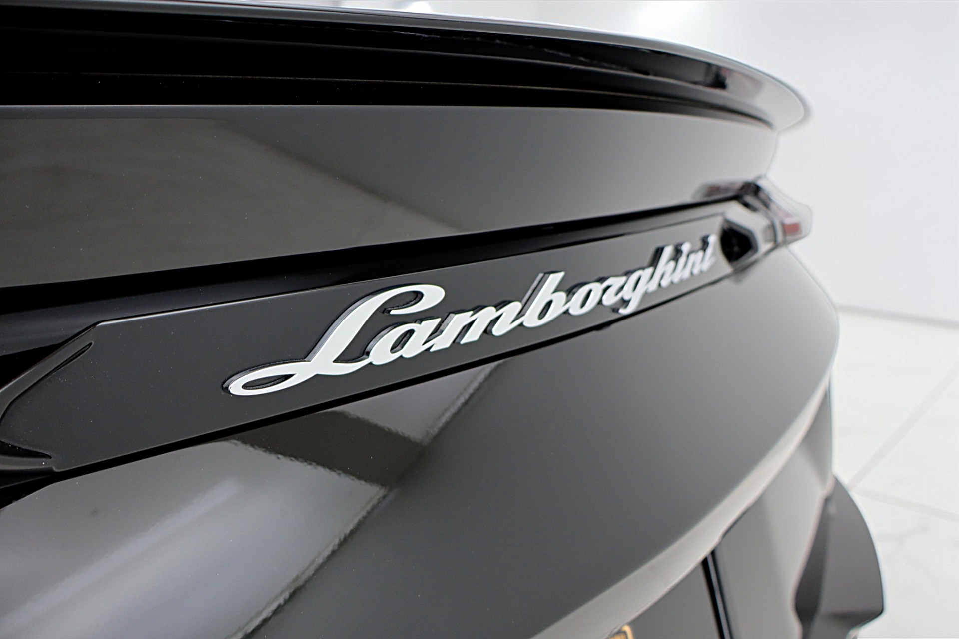 2024 Lamborghini Urus S - Photo 18