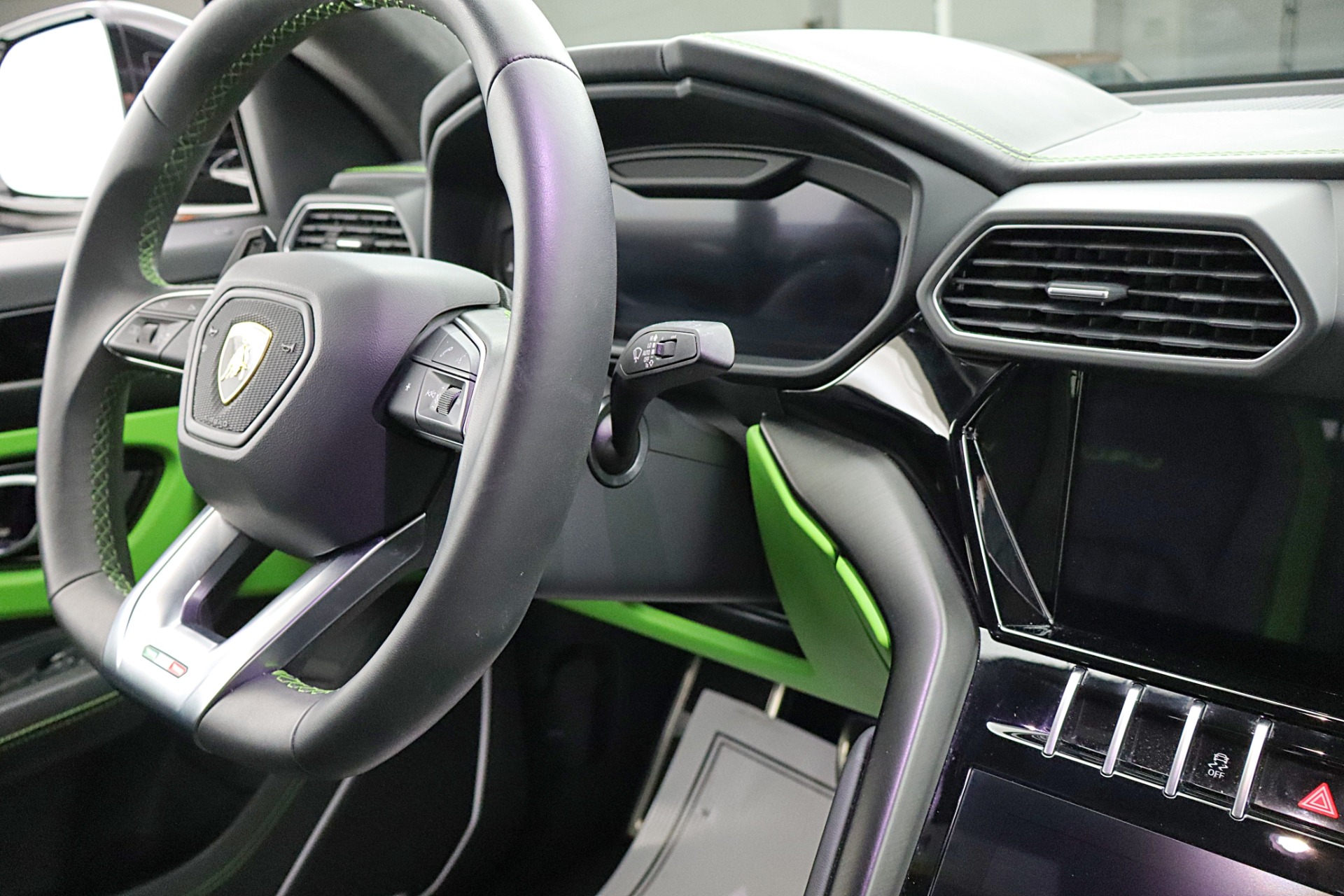 2024 Lamborghini Urus S - Photo 33
