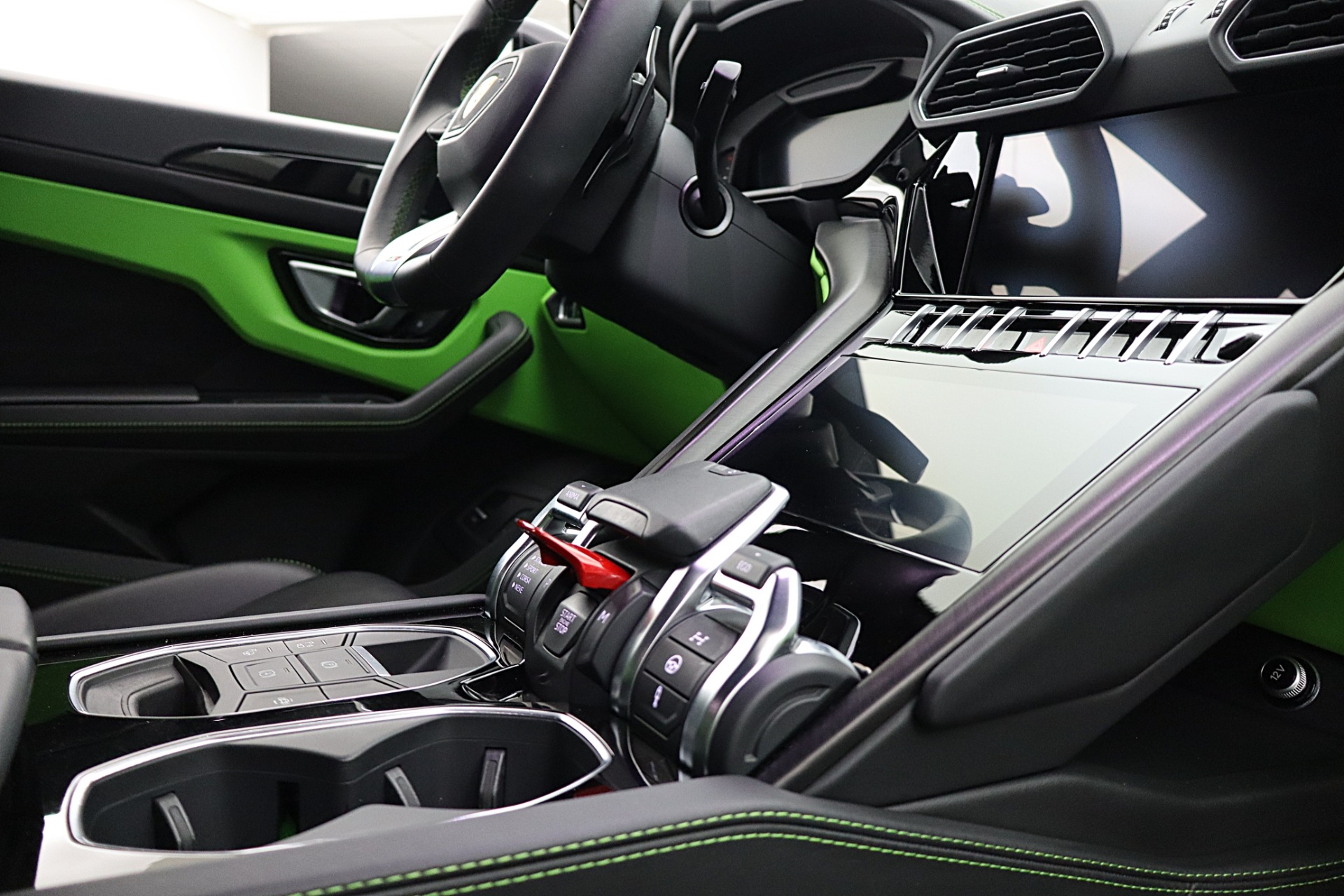 2024 Lamborghini Urus S - Photo 34