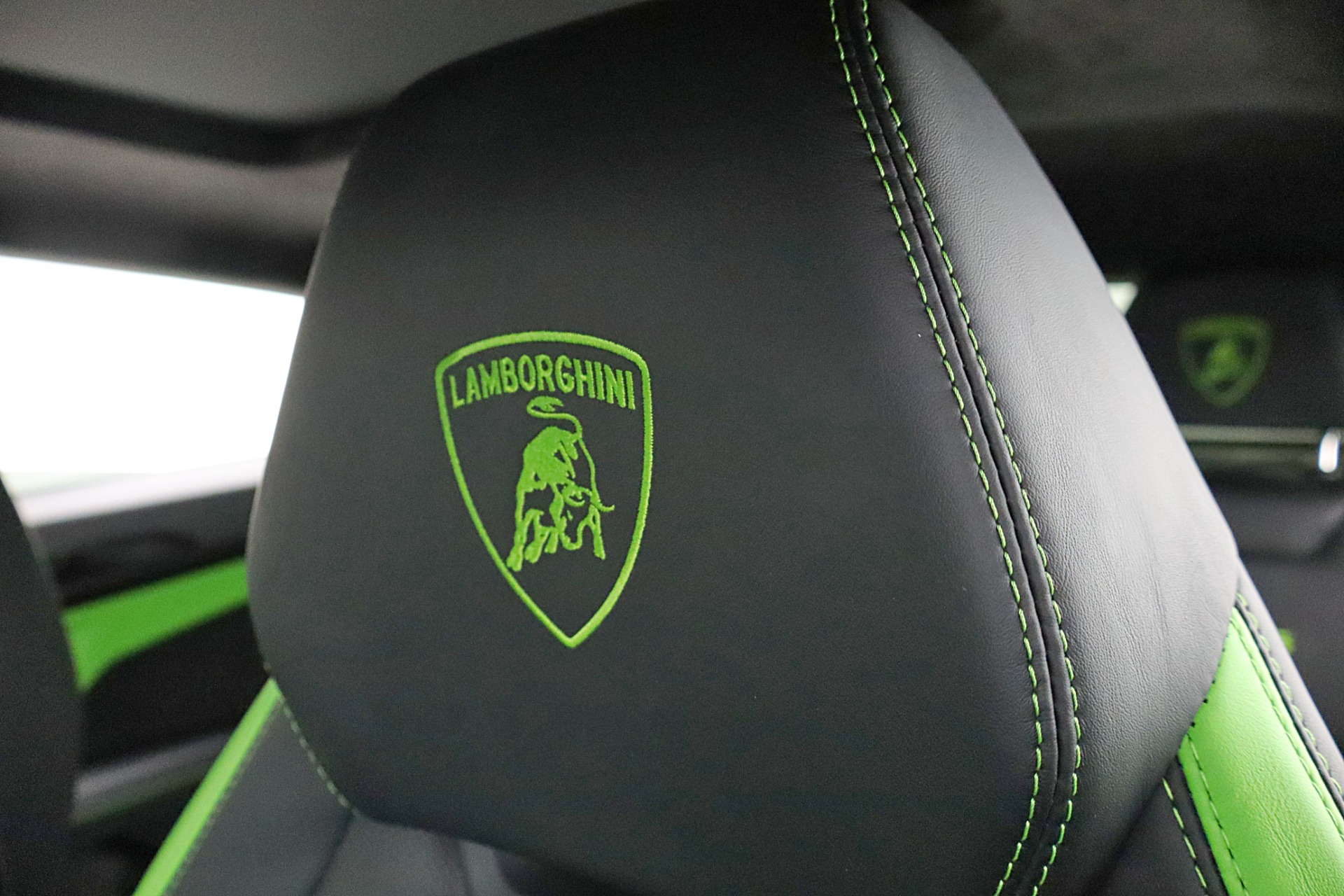 2024 Lamborghini Urus S - Photo 37
