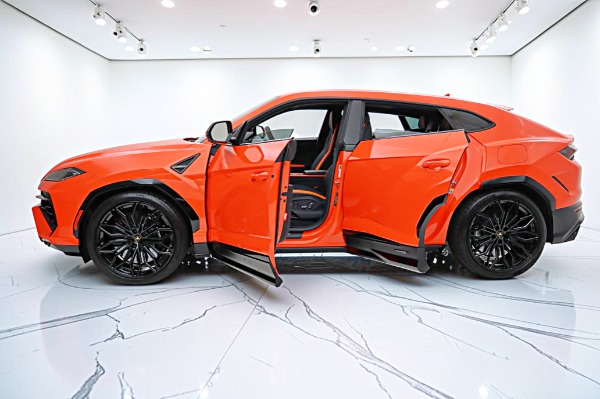 Used 2025 Lamborghini Urus SE/LEASE OPTIONS AVAILABLE for sale $305,000 at F.C. Kerbeck Lamborghini Palmyra N.J. in Palmyra NJ 08065 4
