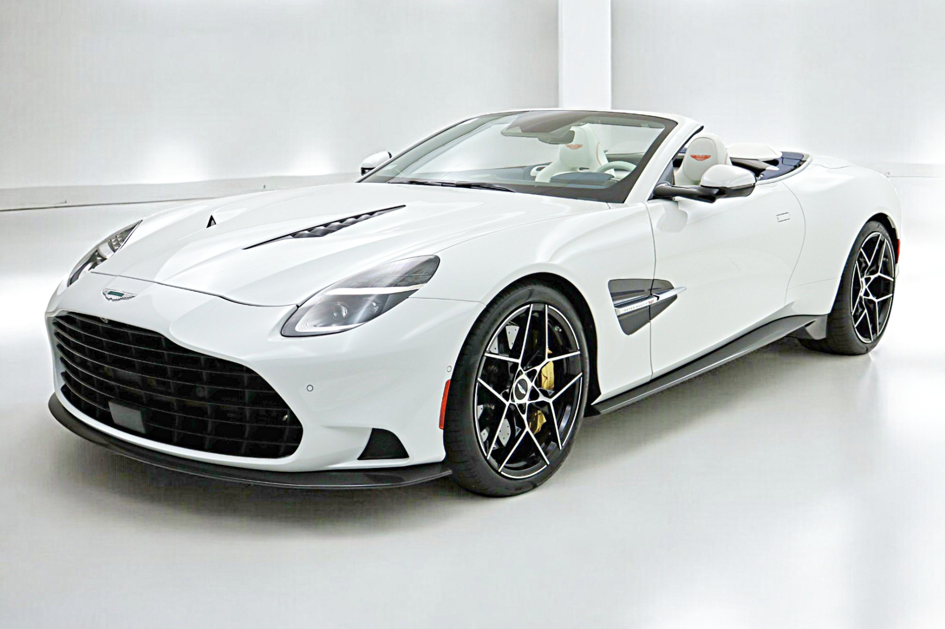 New 2026 Aston Martin Vanquish Volante for sale Sold at F.C. Kerbeck Lamborghini Palmyra N.J. in Palmyra NJ 08065 2