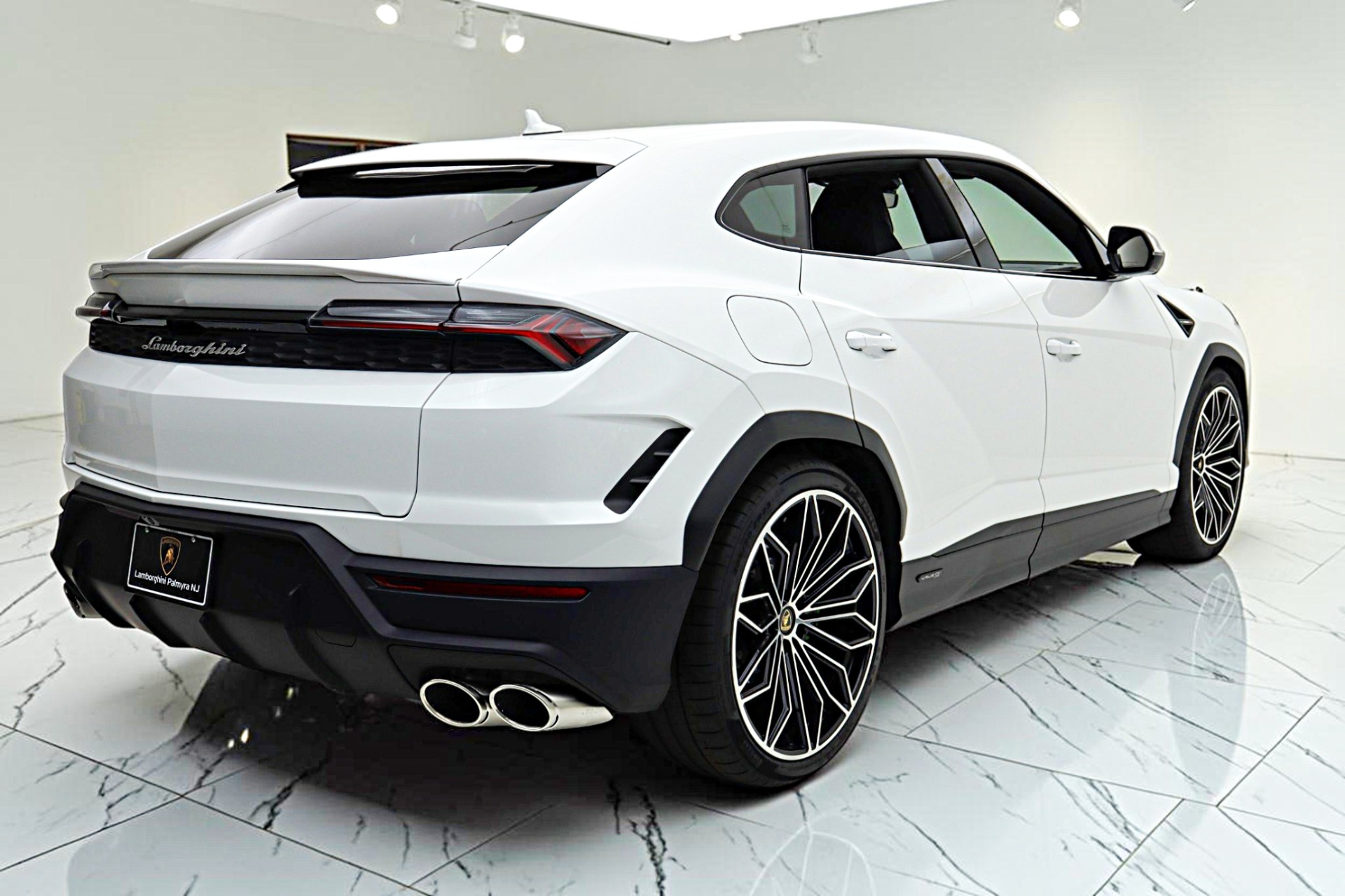 2026 Lamborghini Urus SE - Photo 9