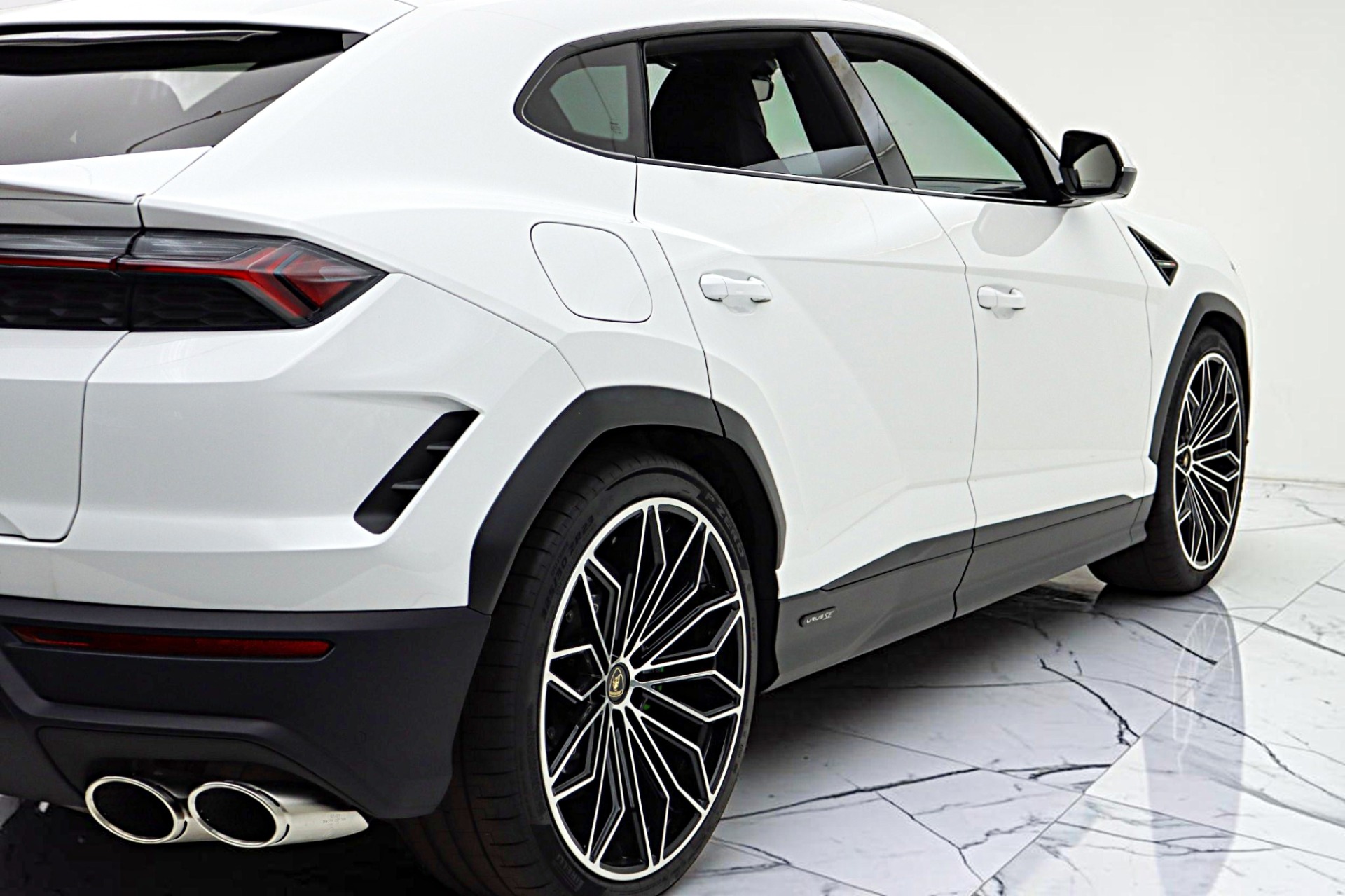 2026 Lamborghini Urus SE - Photo 10
