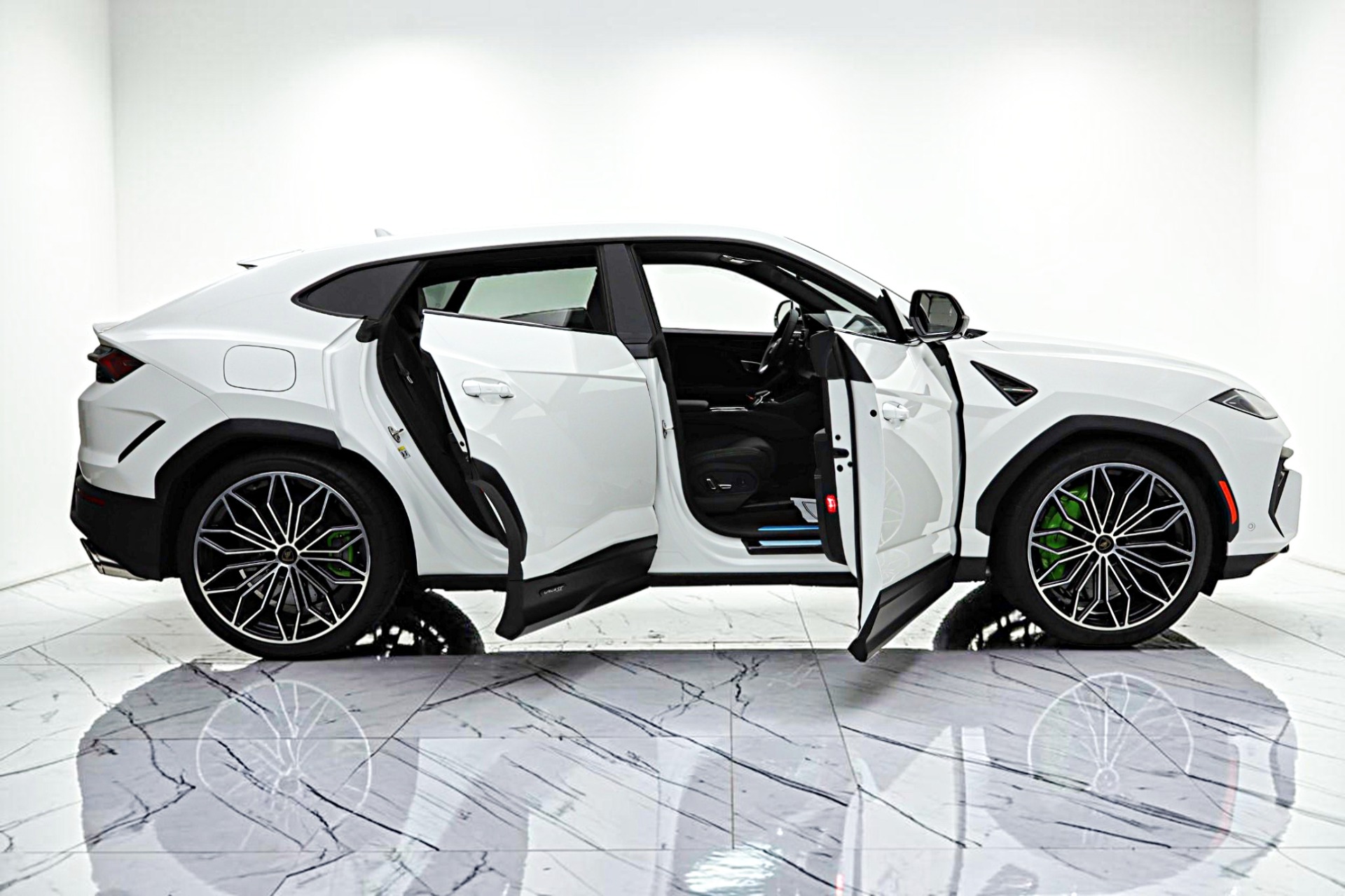 2026 Lamborghini Urus SE - Photo 13
