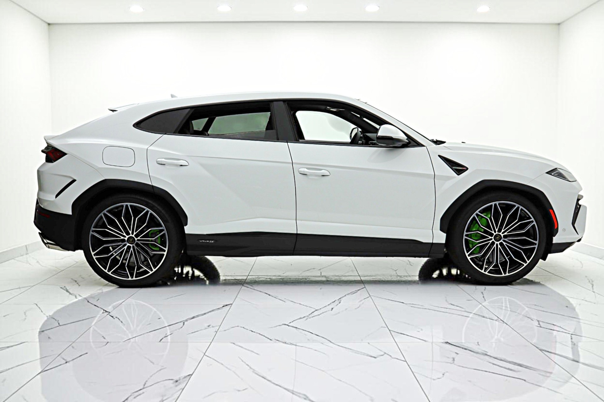 2026 Lamborghini Urus SE - Photo 17