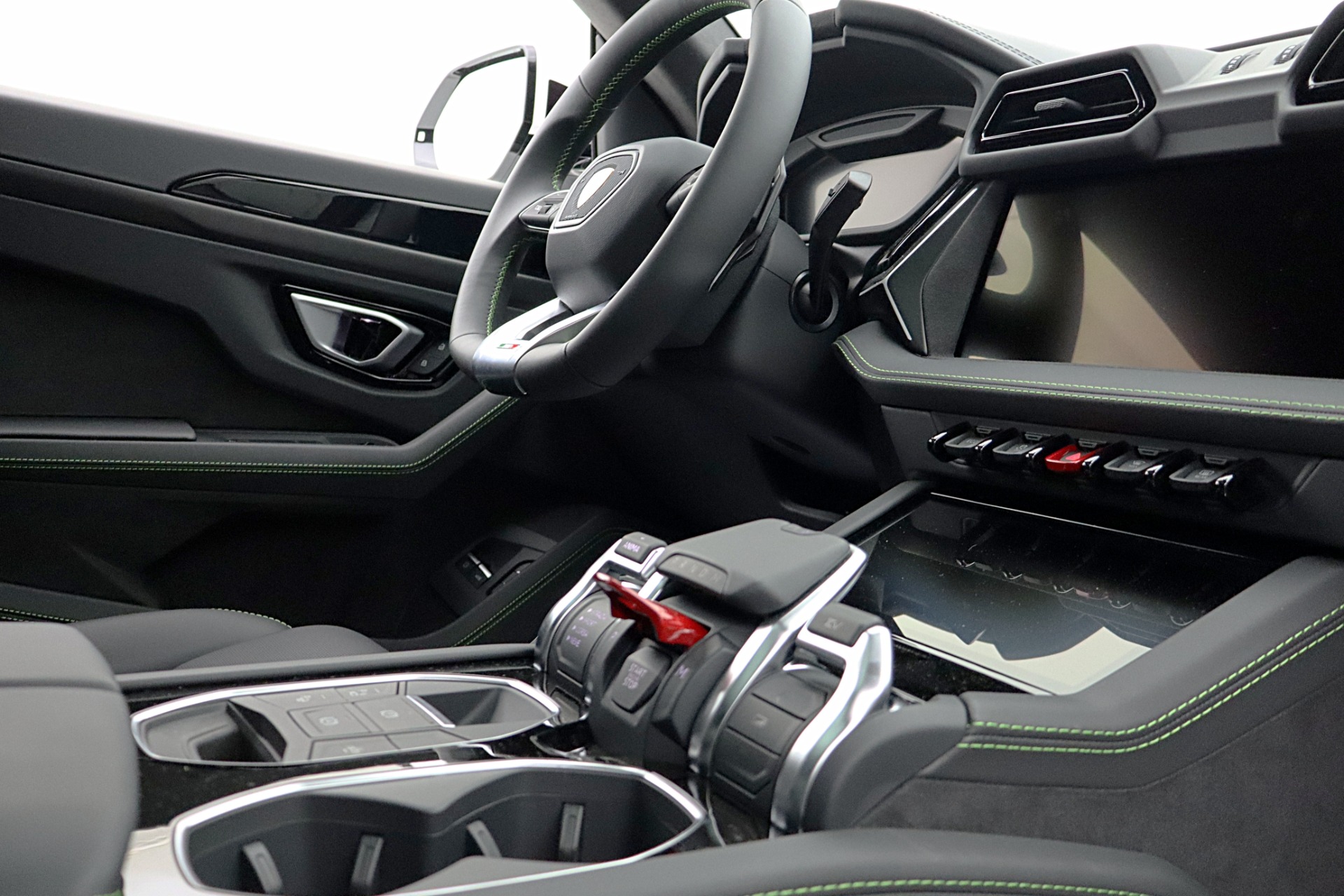 2026 Lamborghini Urus SE - Photo 35