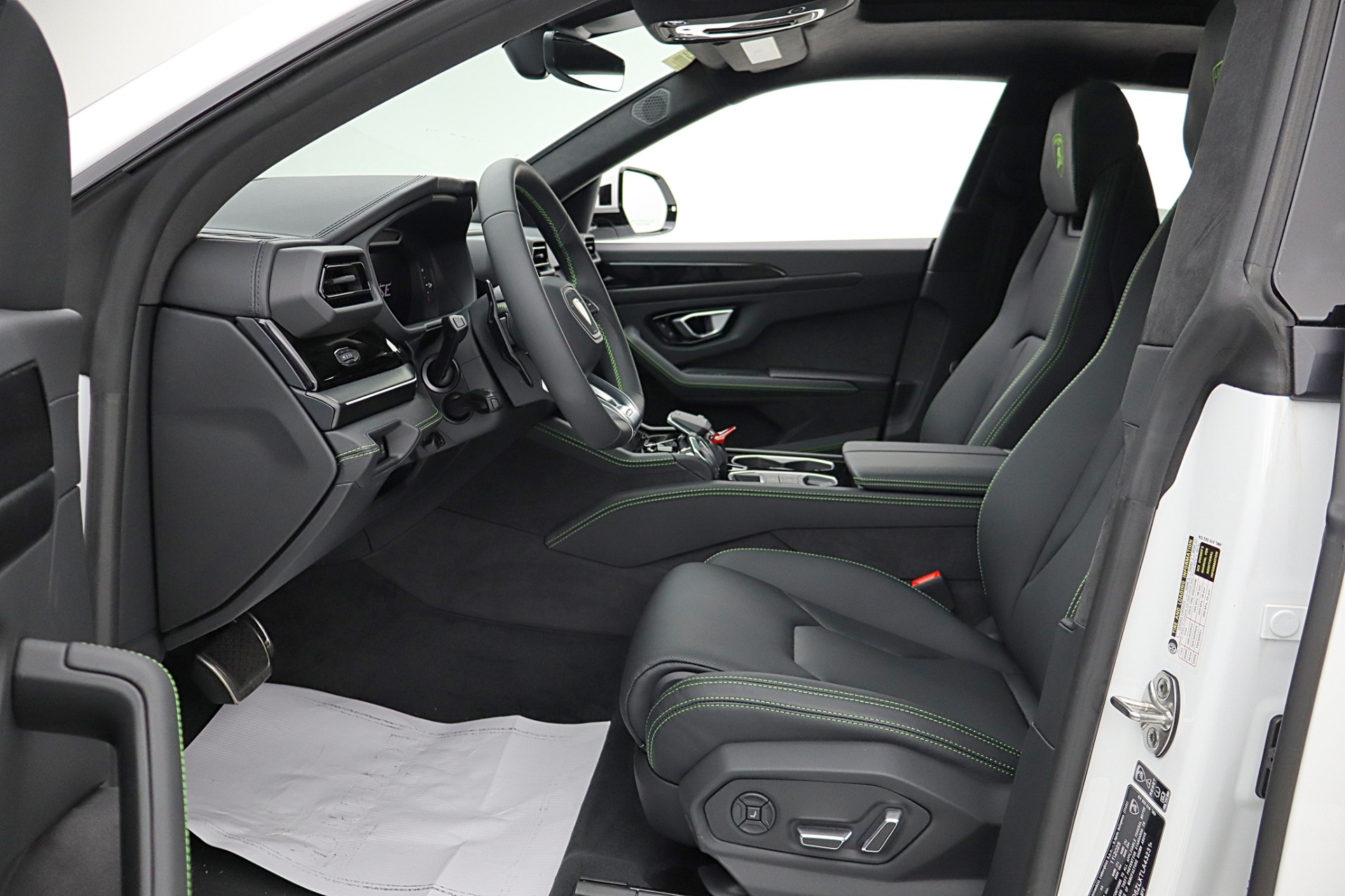 2026 Lamborghini Urus SE - Photo 40
