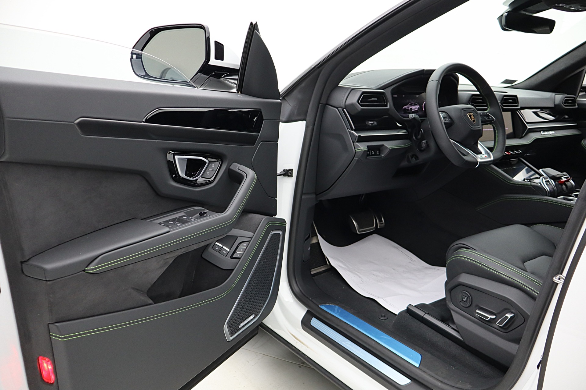 2026 Lamborghini Urus SE - Photo 41