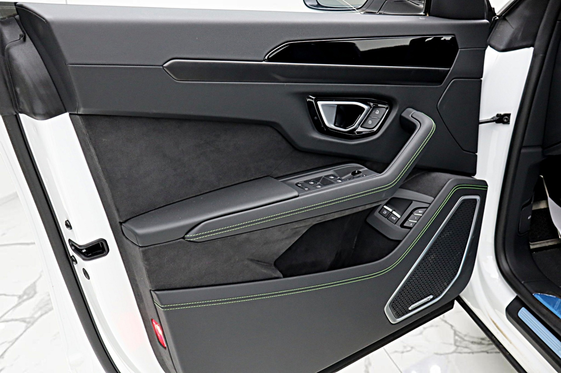 2026 Lamborghini Urus SE - Photo 44