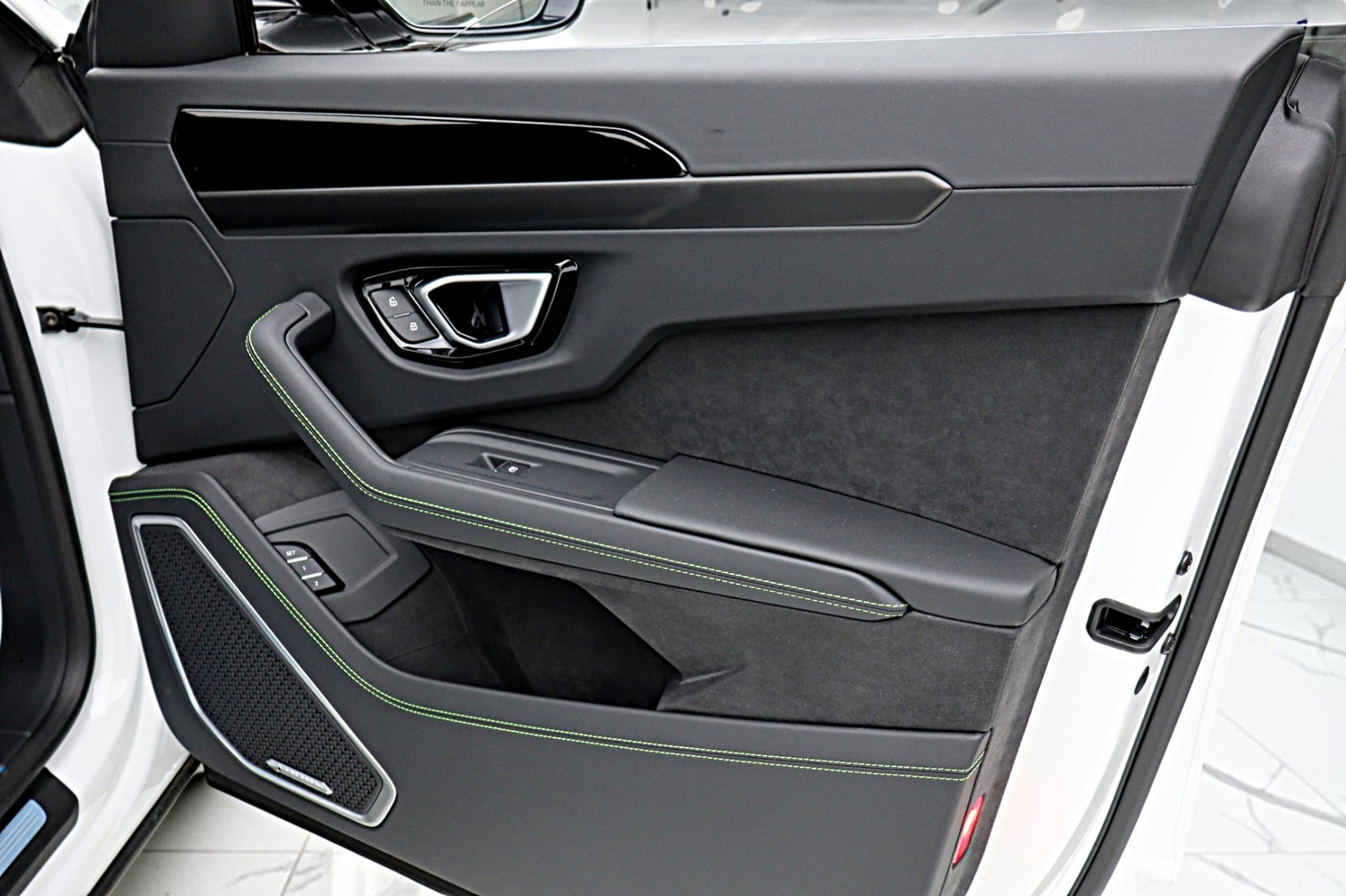 2026 Lamborghini Urus SE - Photo 46