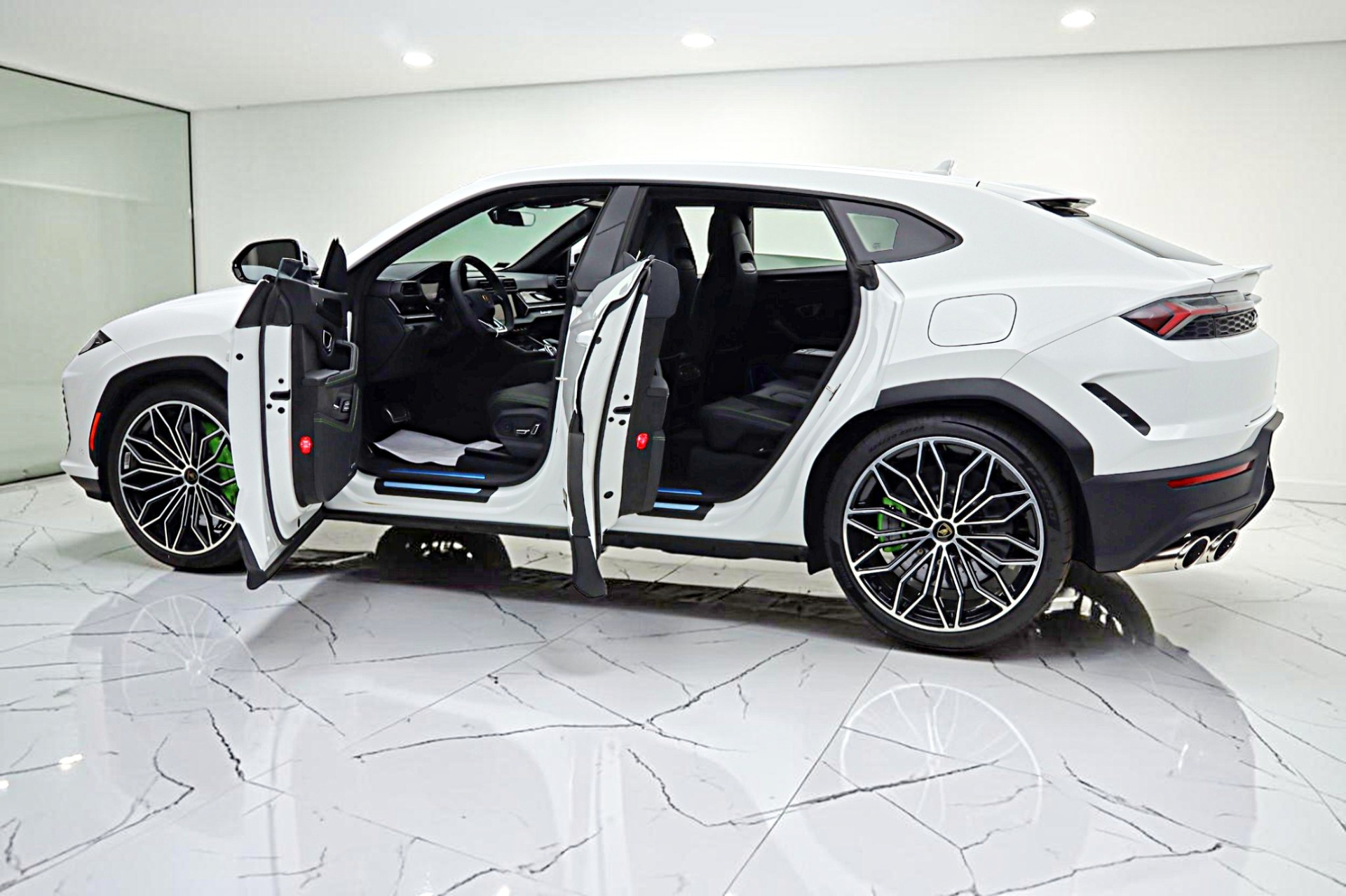 2026 Lamborghini Urus SE - Photo 4