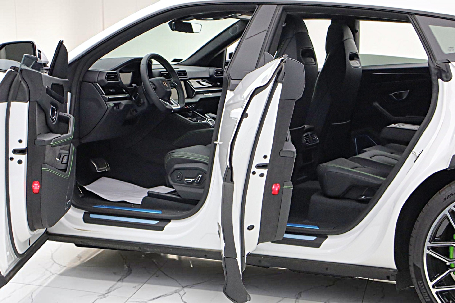 2026 Lamborghini Urus SE - Photo 5