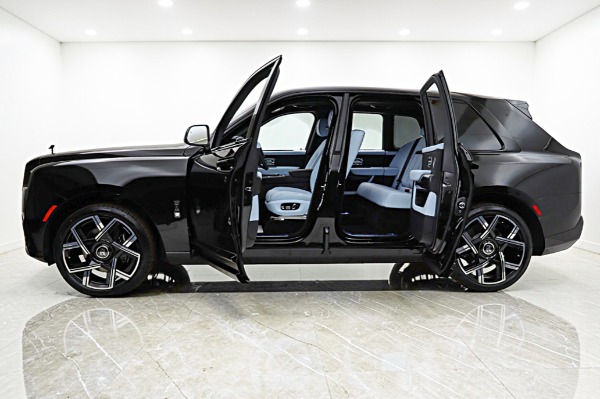 New 2026 Rolls-Royce Black Badge Cullinan for sale $558,950 at F.C. Kerbeck Lamborghini Palmyra N.J. in Palmyra NJ 08065 4