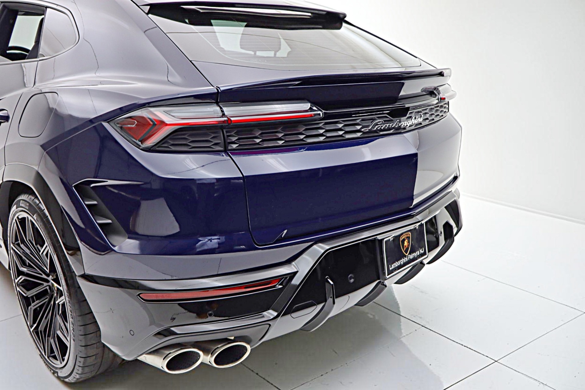 2025 Lamborghini Urus SE - Photo 9