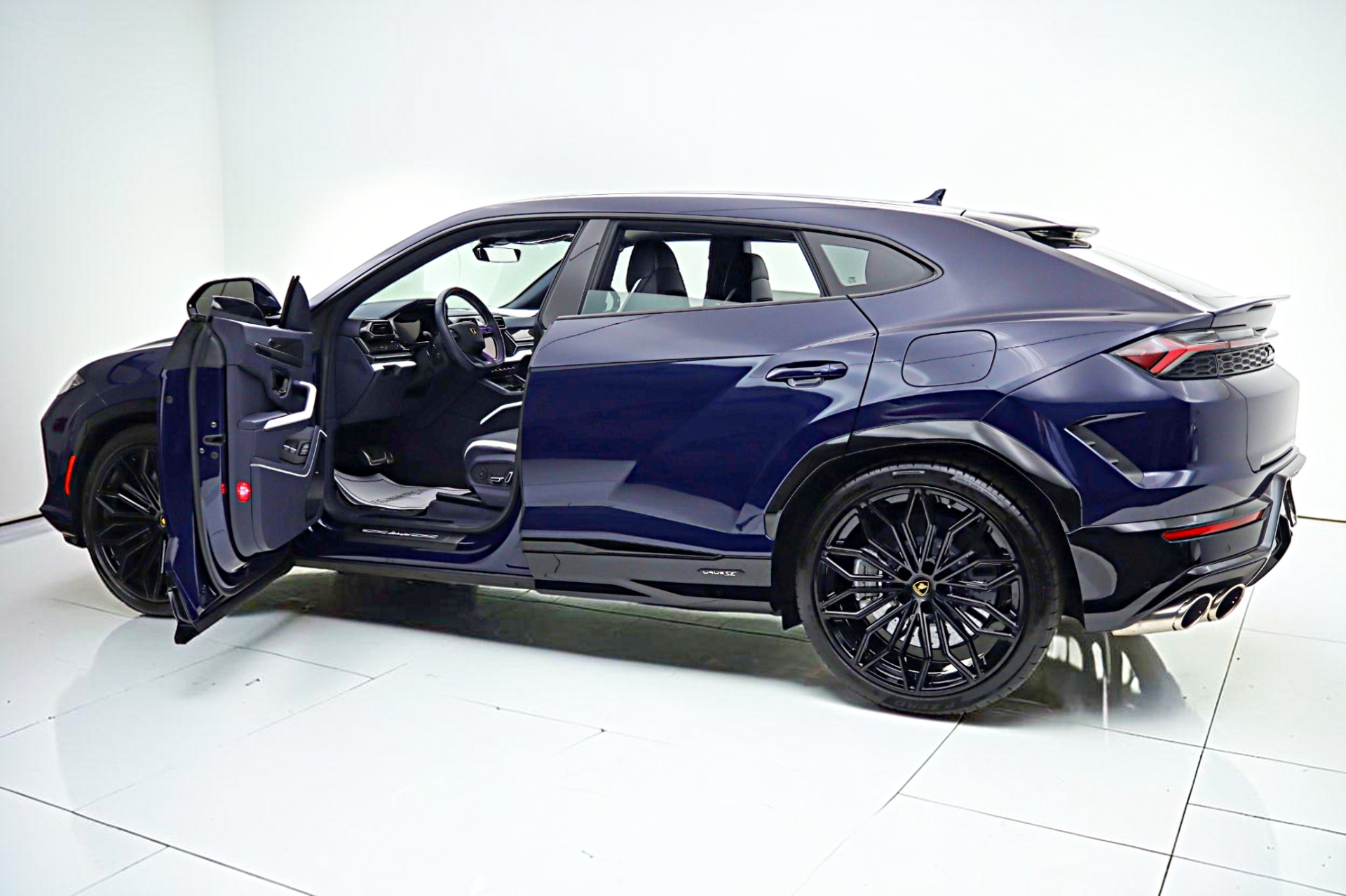2025 Lamborghini Urus SE - Photo 12