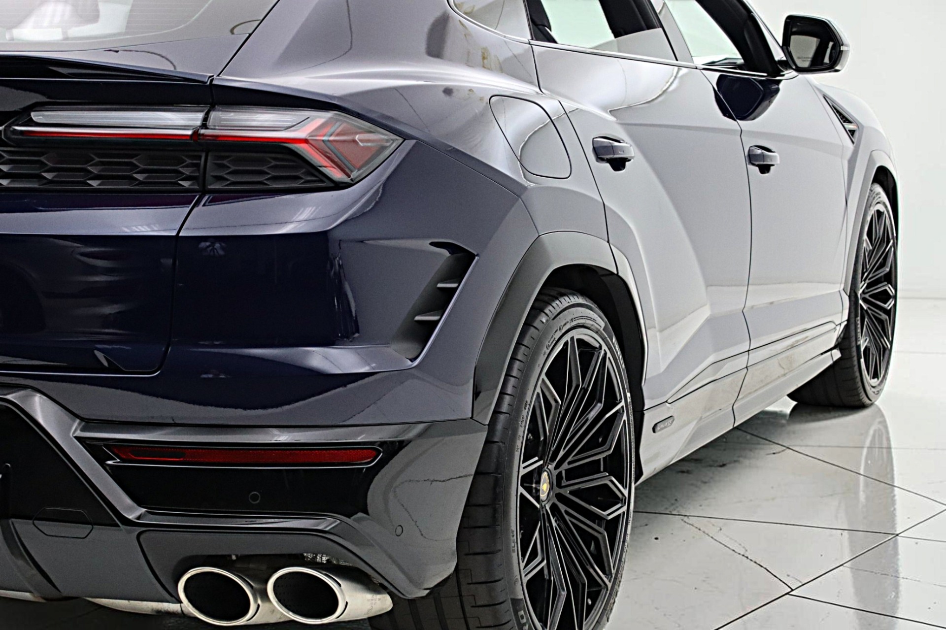 2025 Lamborghini Urus SE - Photo 17