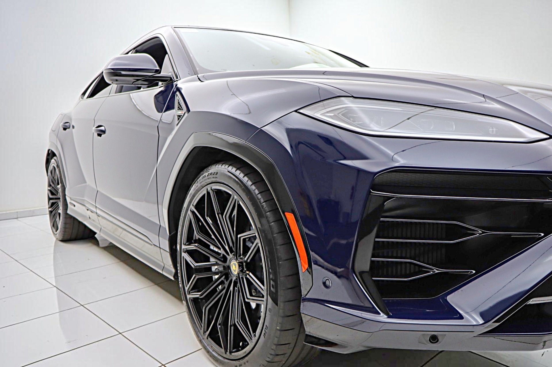 2025 Lamborghini Urus SE - Photo 18