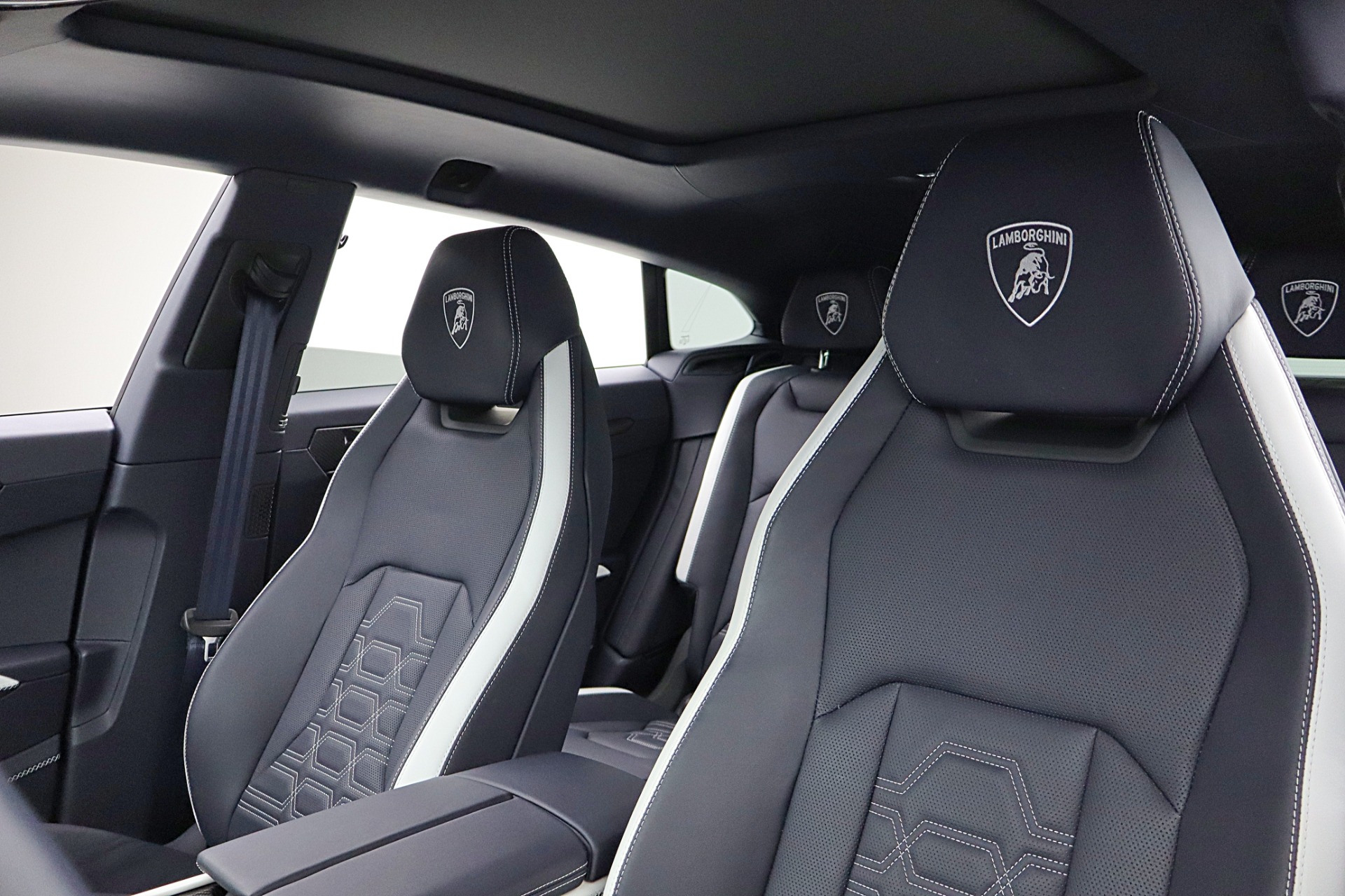 2025 Lamborghini Urus SE - Photo 32