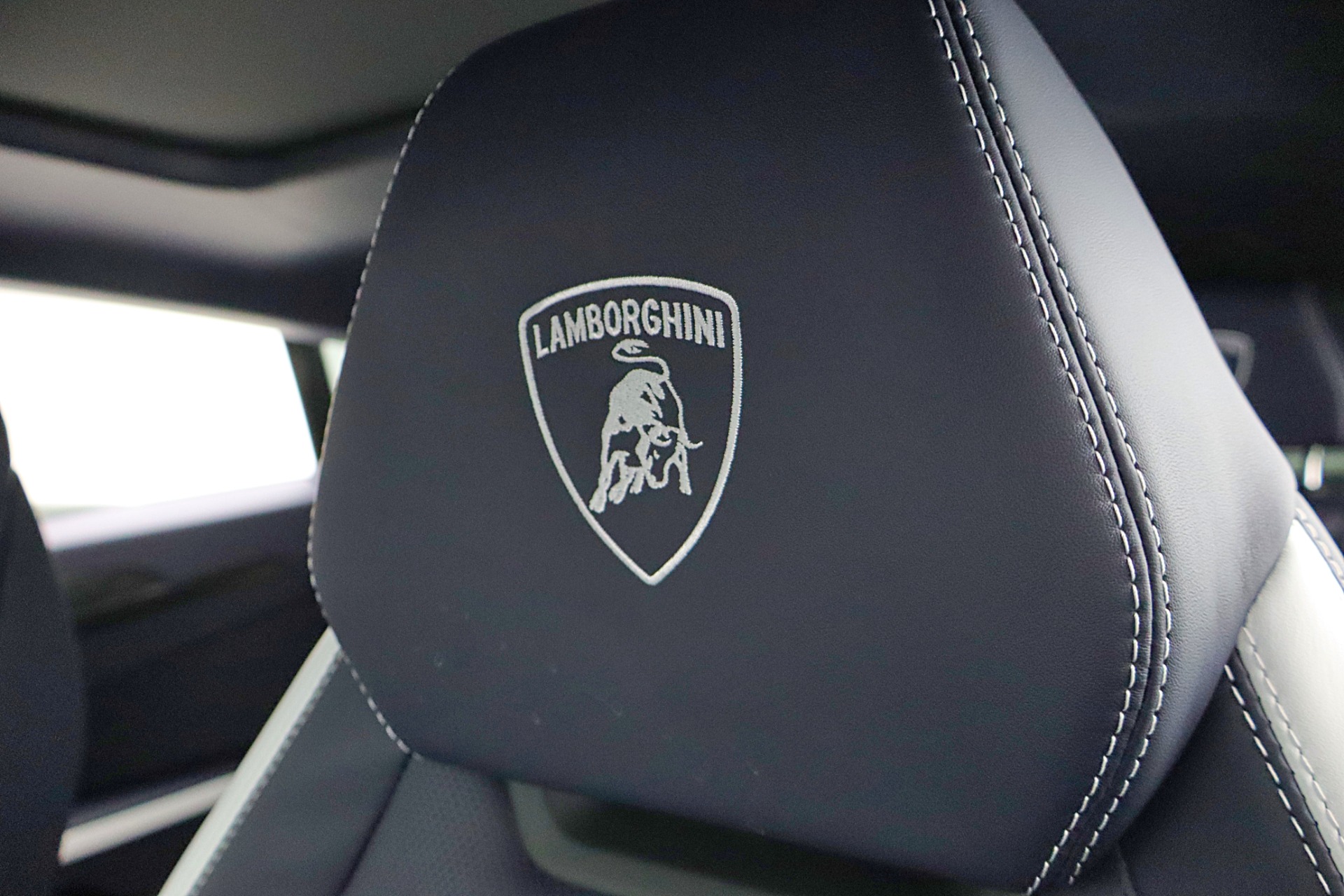 2025 Lamborghini Urus SE - Photo 33