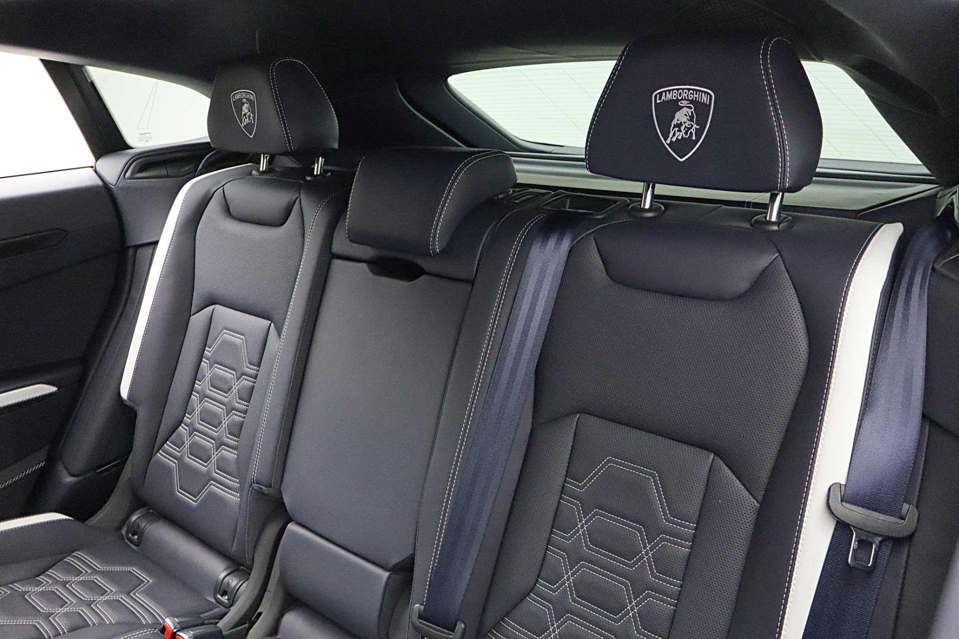 2025 Lamborghini Urus SE - Photo 34