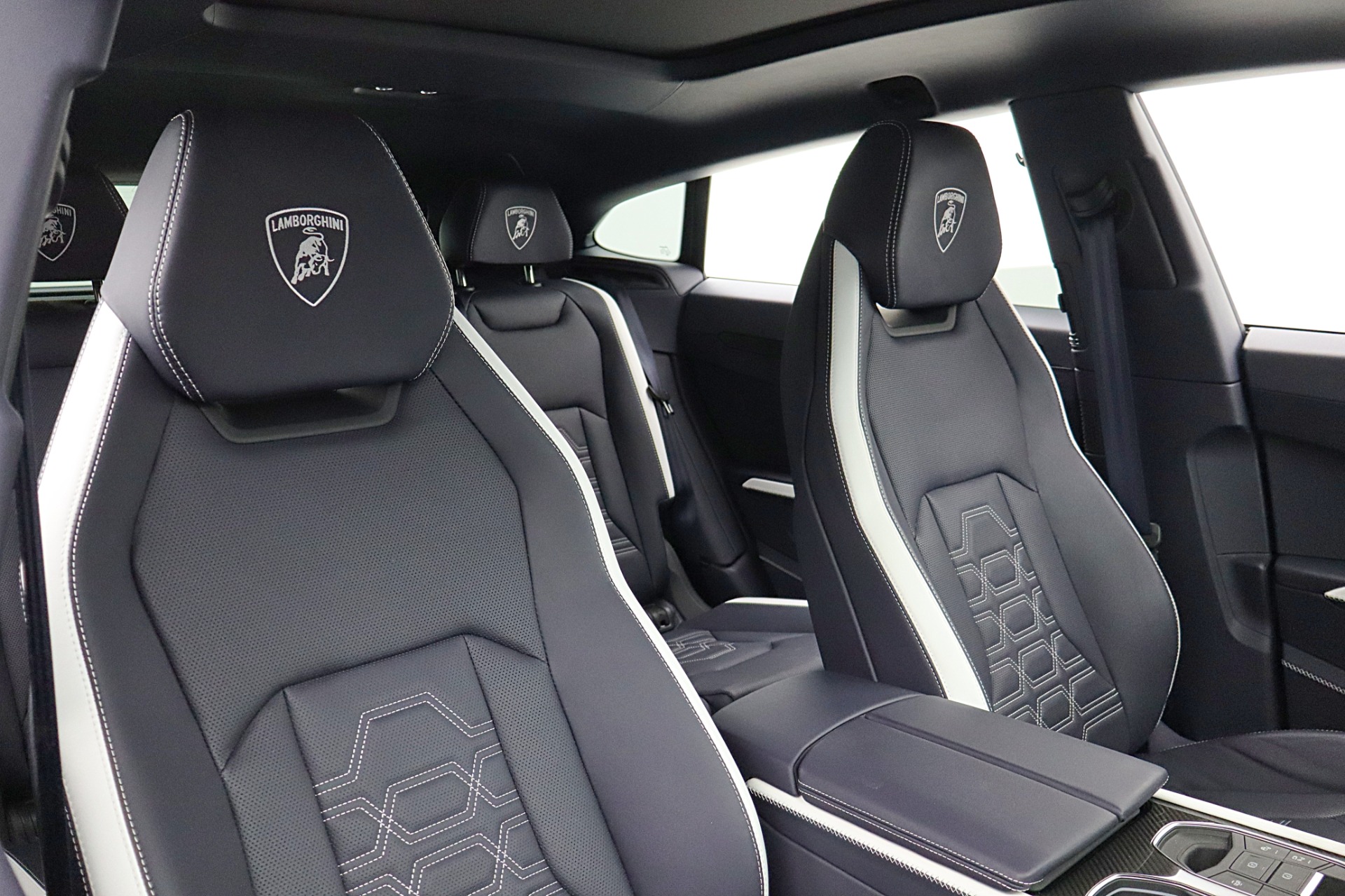 2025 Lamborghini Urus SE - Photo 35