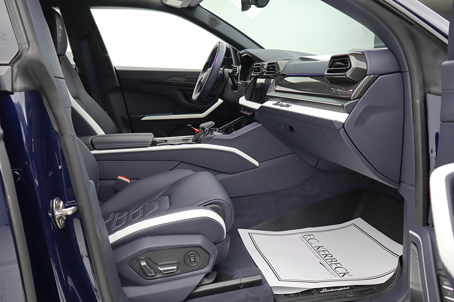 2025 Lamborghini Urus SE - Photo 36
