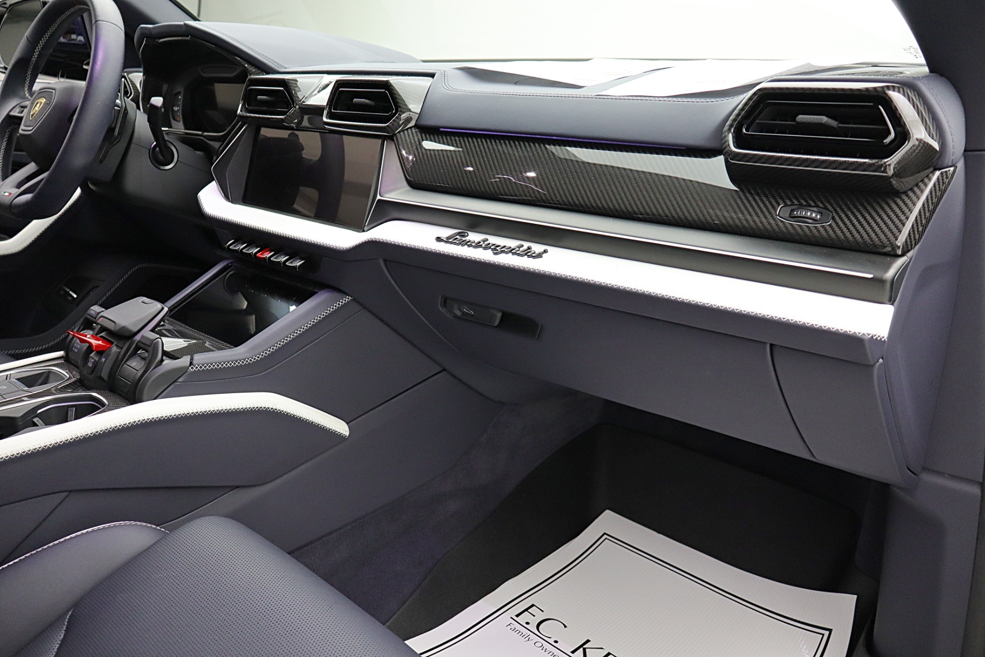 2025 Lamborghini Urus SE - Photo 49