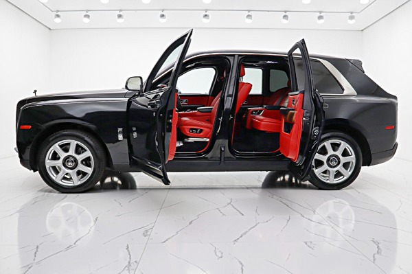 Used 2019 Rolls-Royce  Cullinan for sale $189,000 at F.C. Kerbeck Lamborghini Palmyra N.J. in Palmyra NJ 08065 4