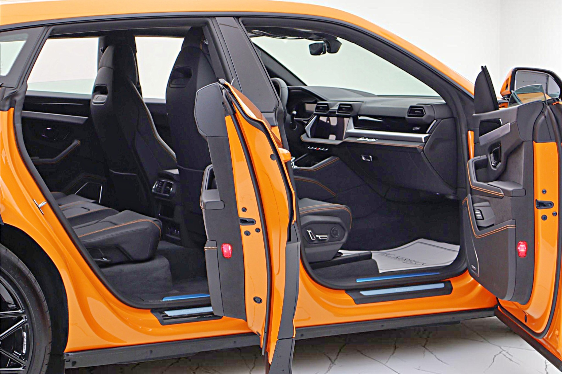 2026 Lamborghini Urus SE - Photo 14