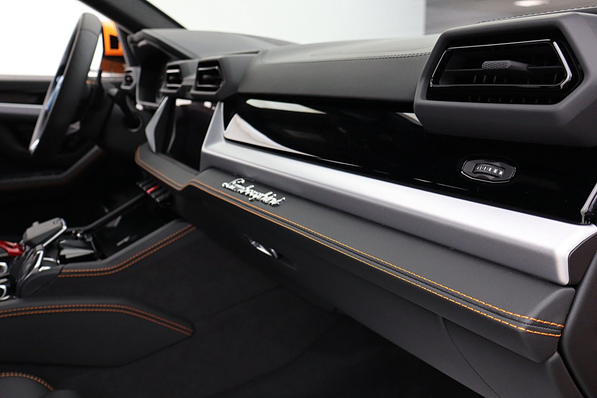2026 Lamborghini Urus SE - Photo 23