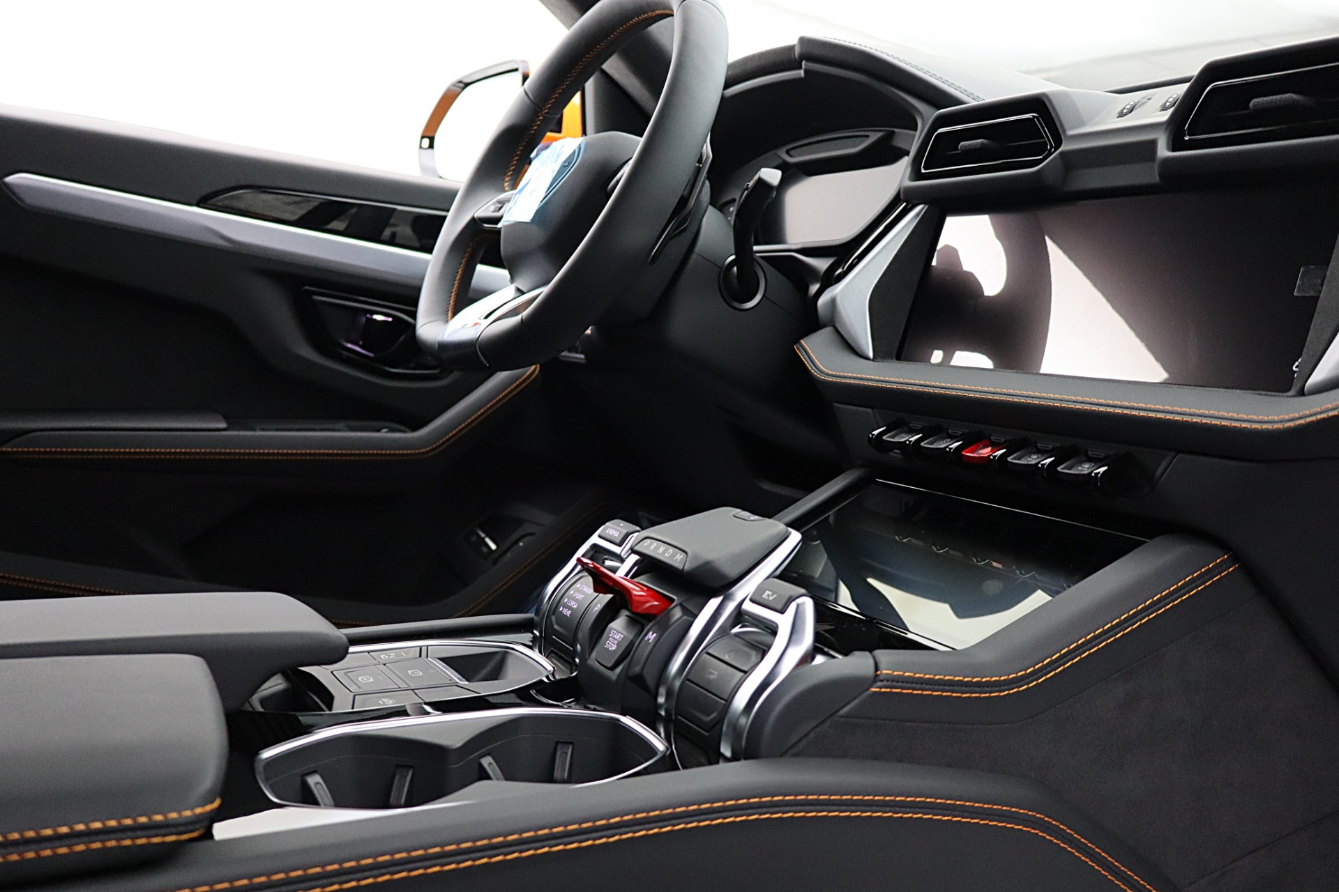 2026 Lamborghini Urus SE - Photo 28