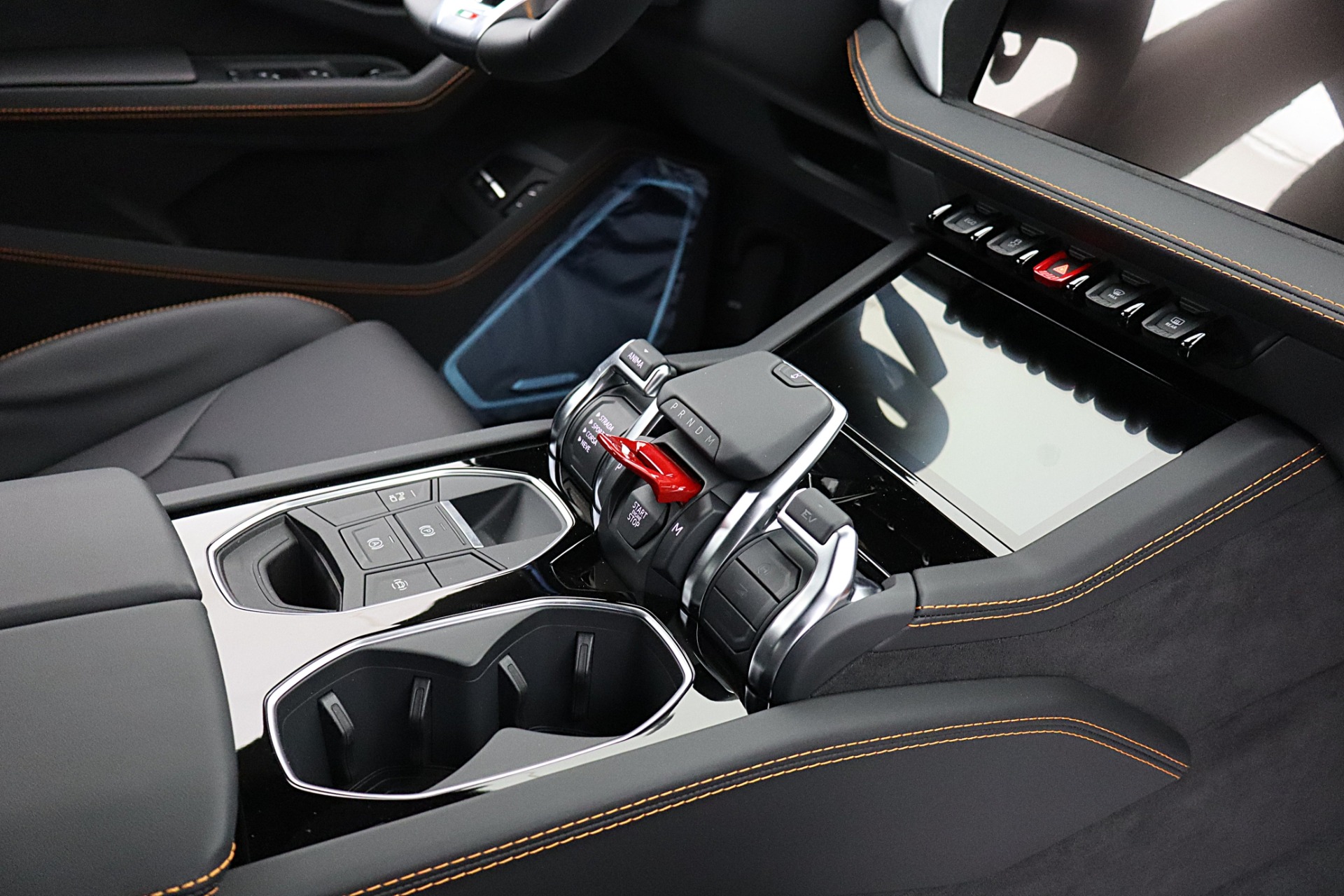 2026 Lamborghini Urus SE - Photo 29