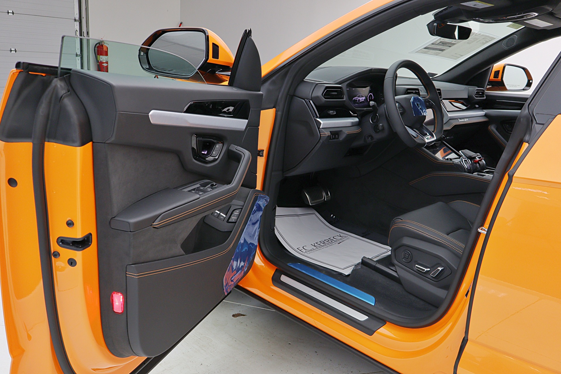 2026 Lamborghini Urus SE - Photo 34