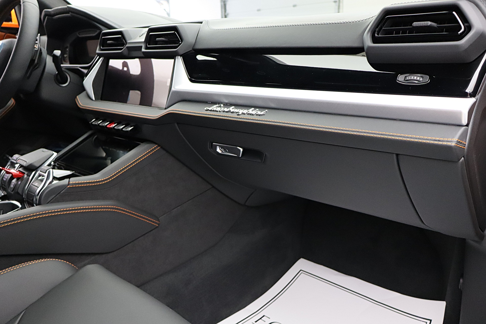 2026 Lamborghini Urus SE - Photo 38